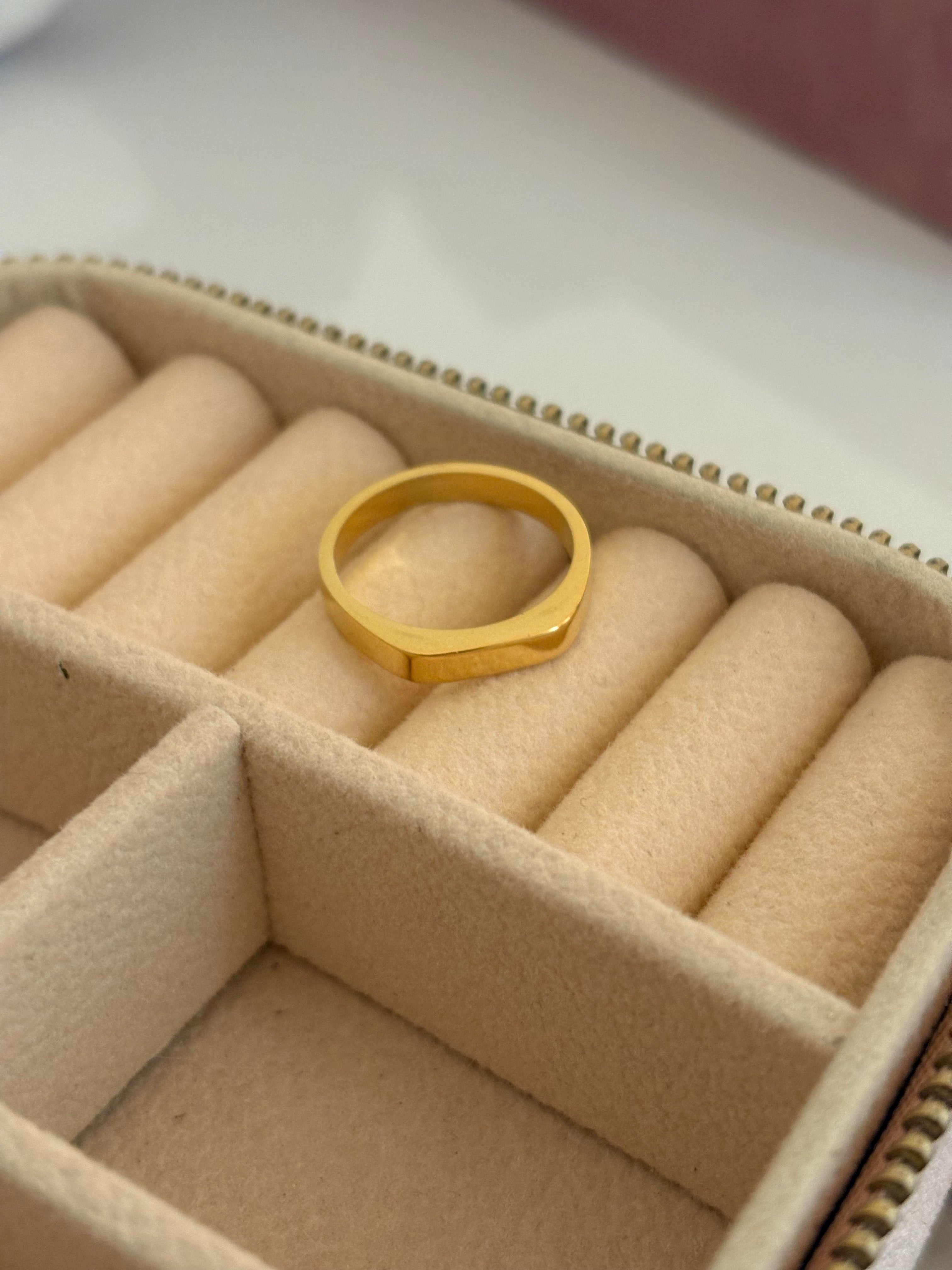 Sleek ring