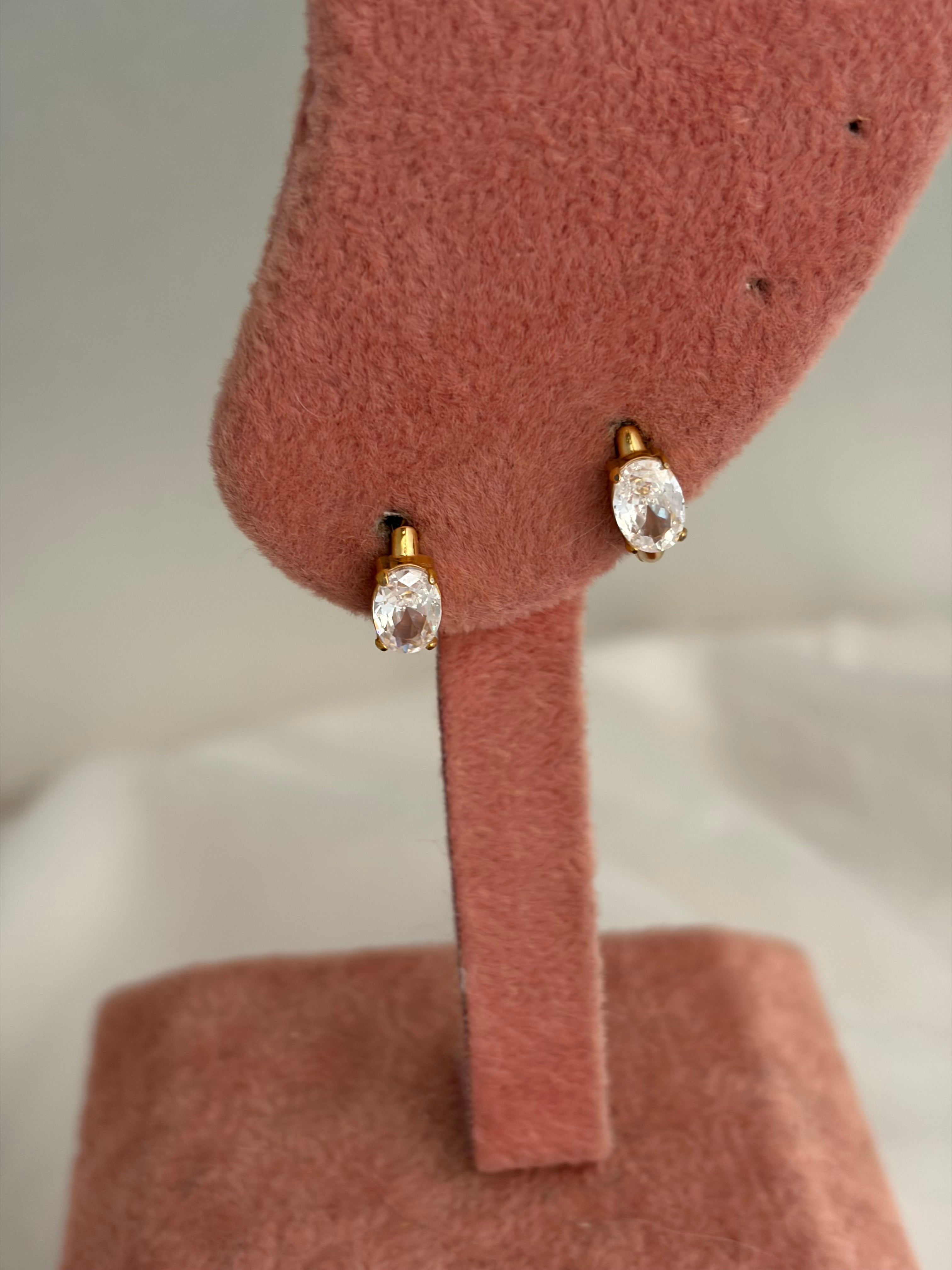 Oval earring