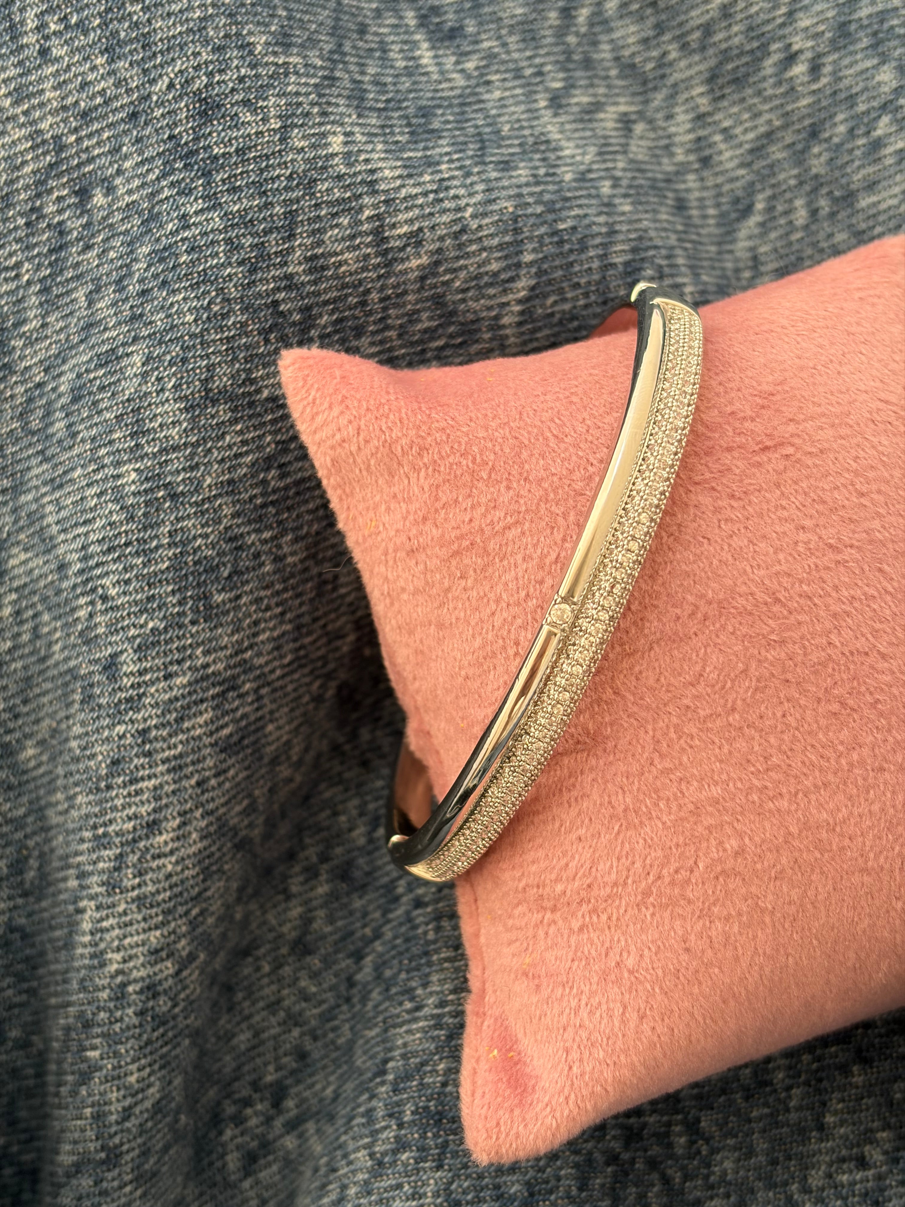 Soft bracelet