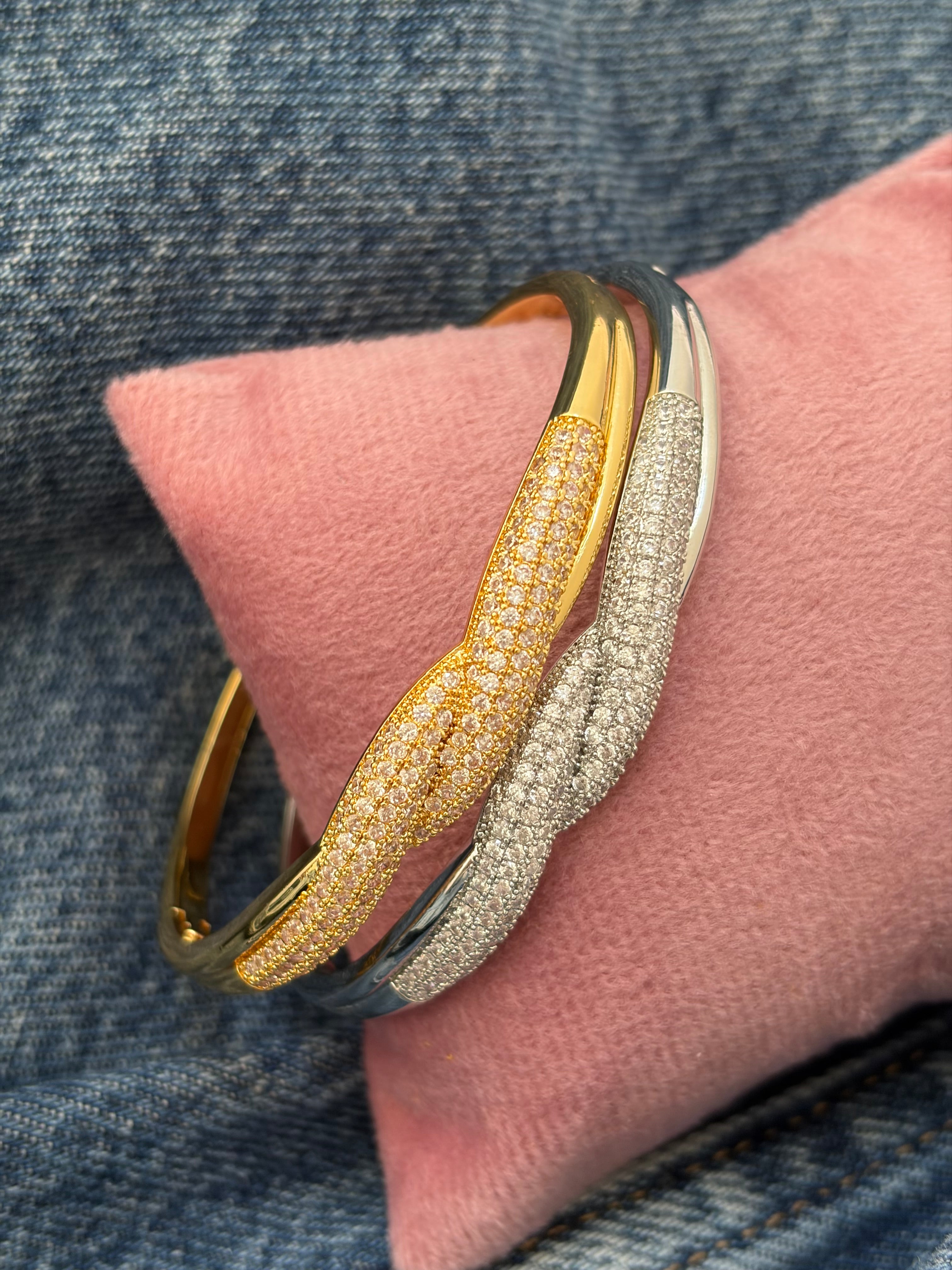 Kiss bracelet