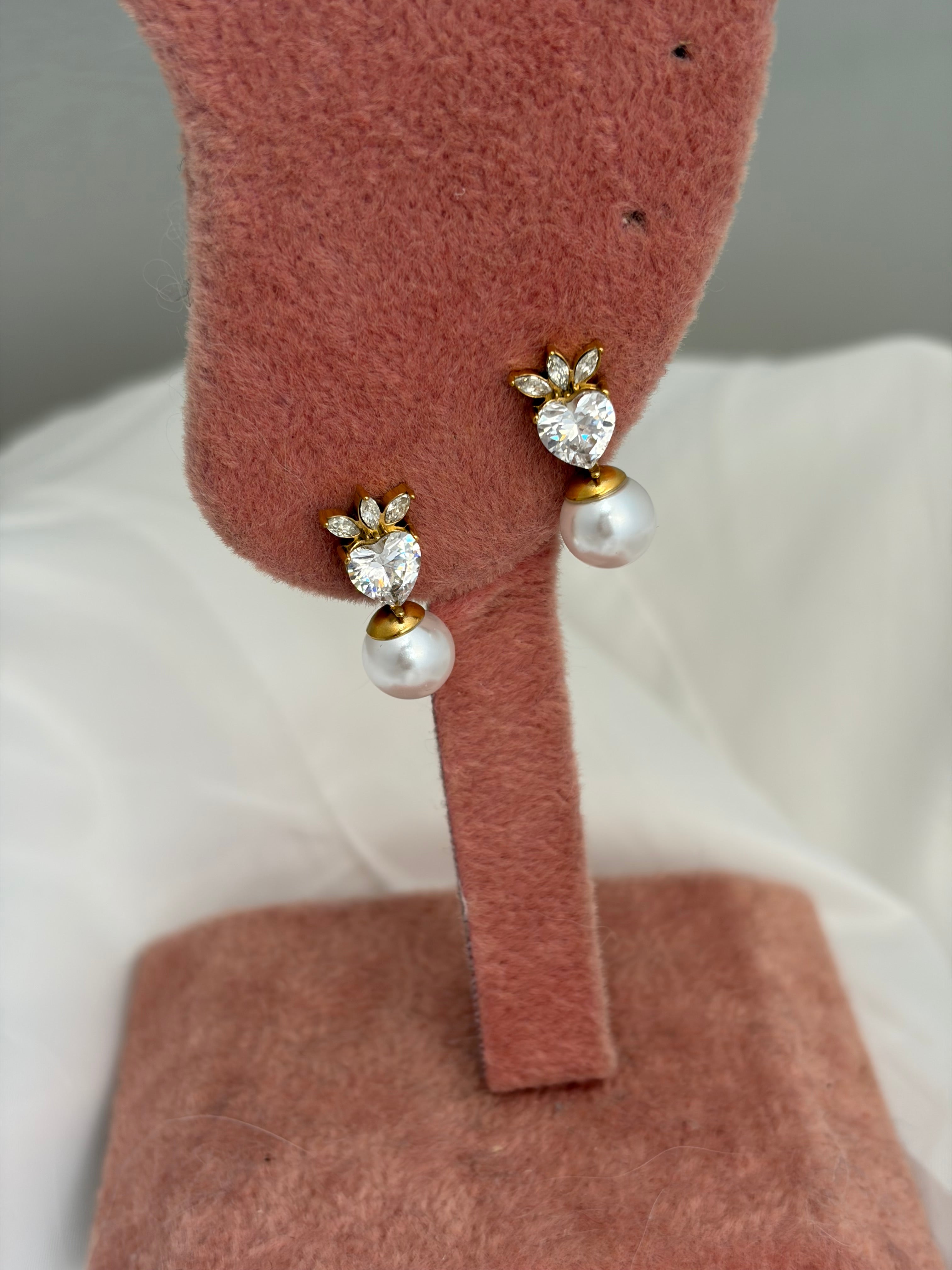 Pearl earring