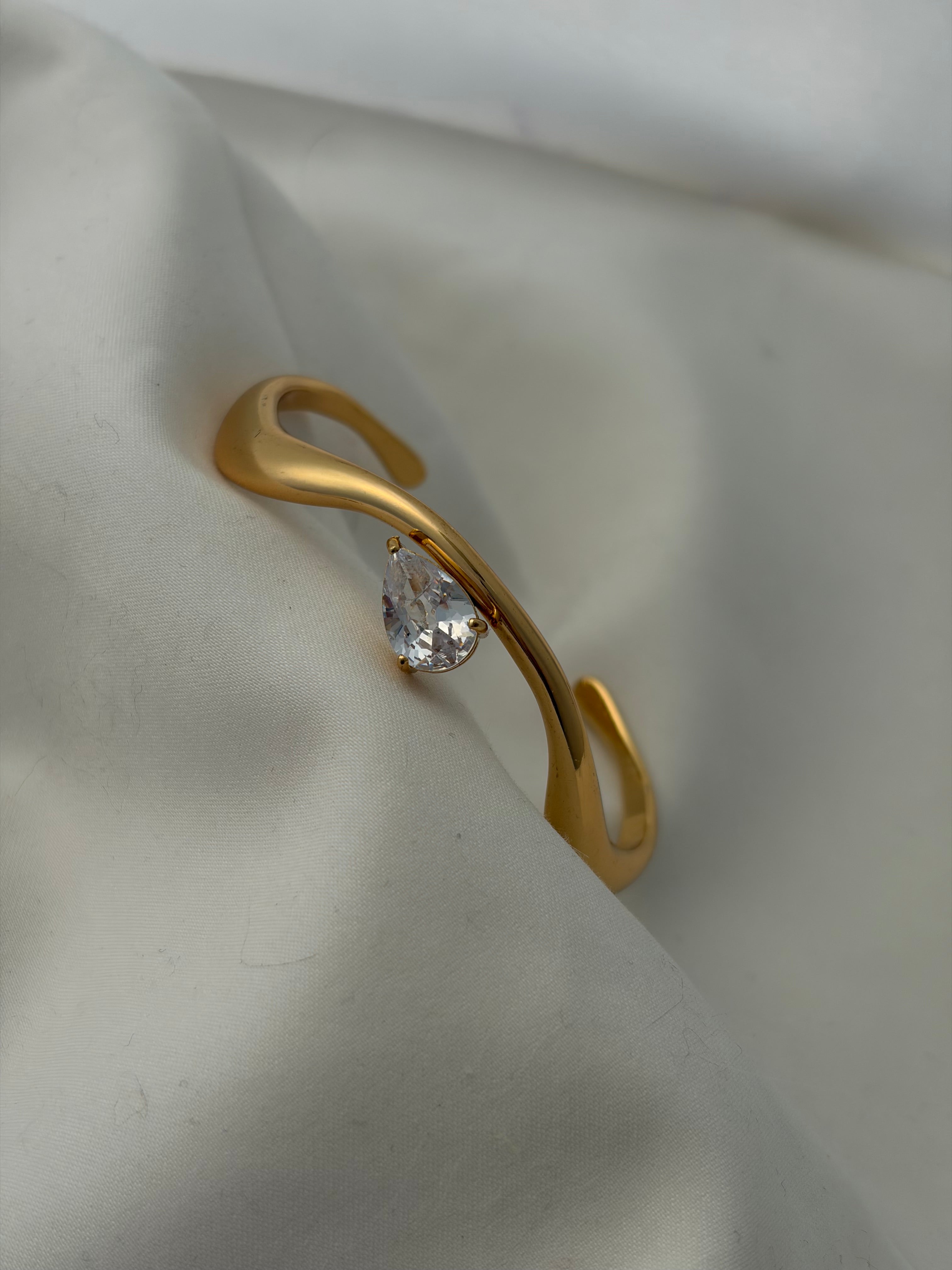 Solitaire cuff