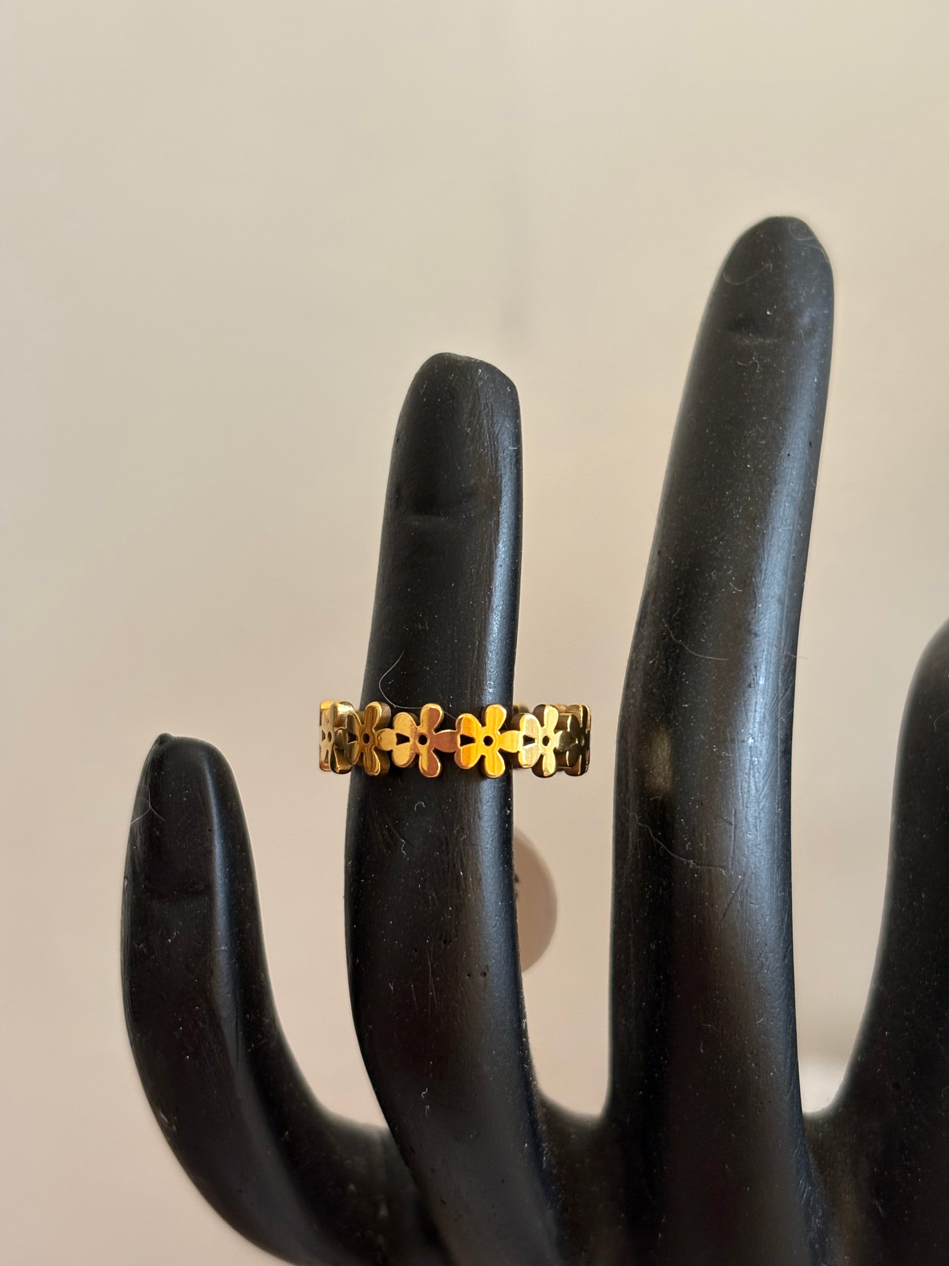 Daisy ring