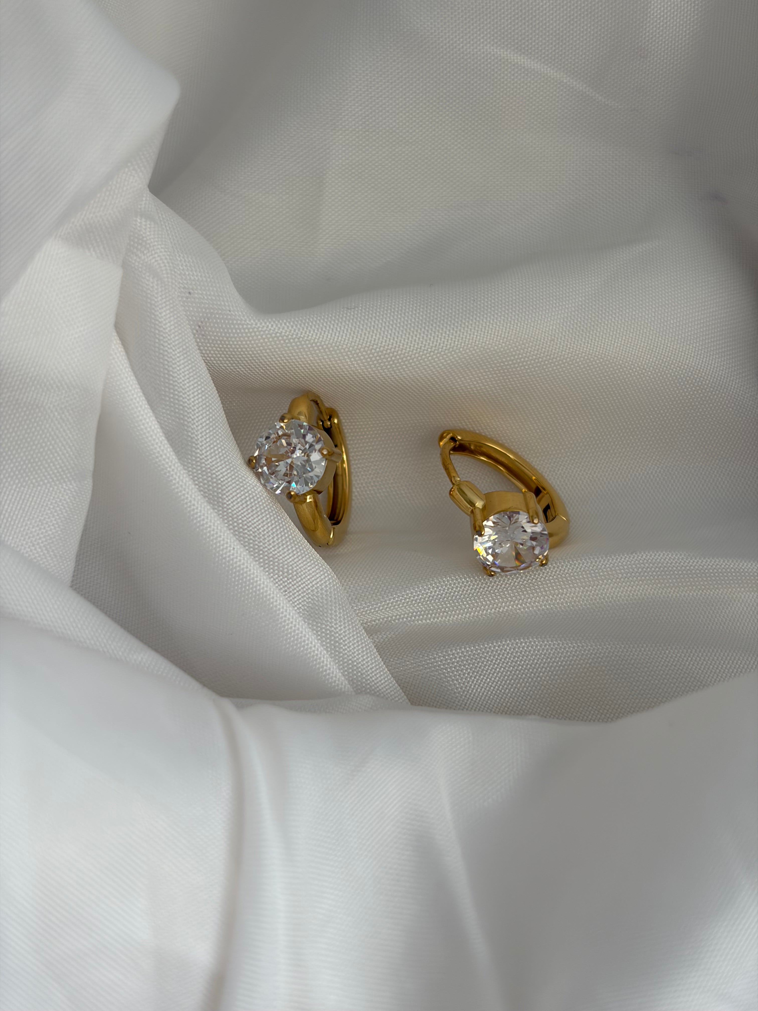 Round earring