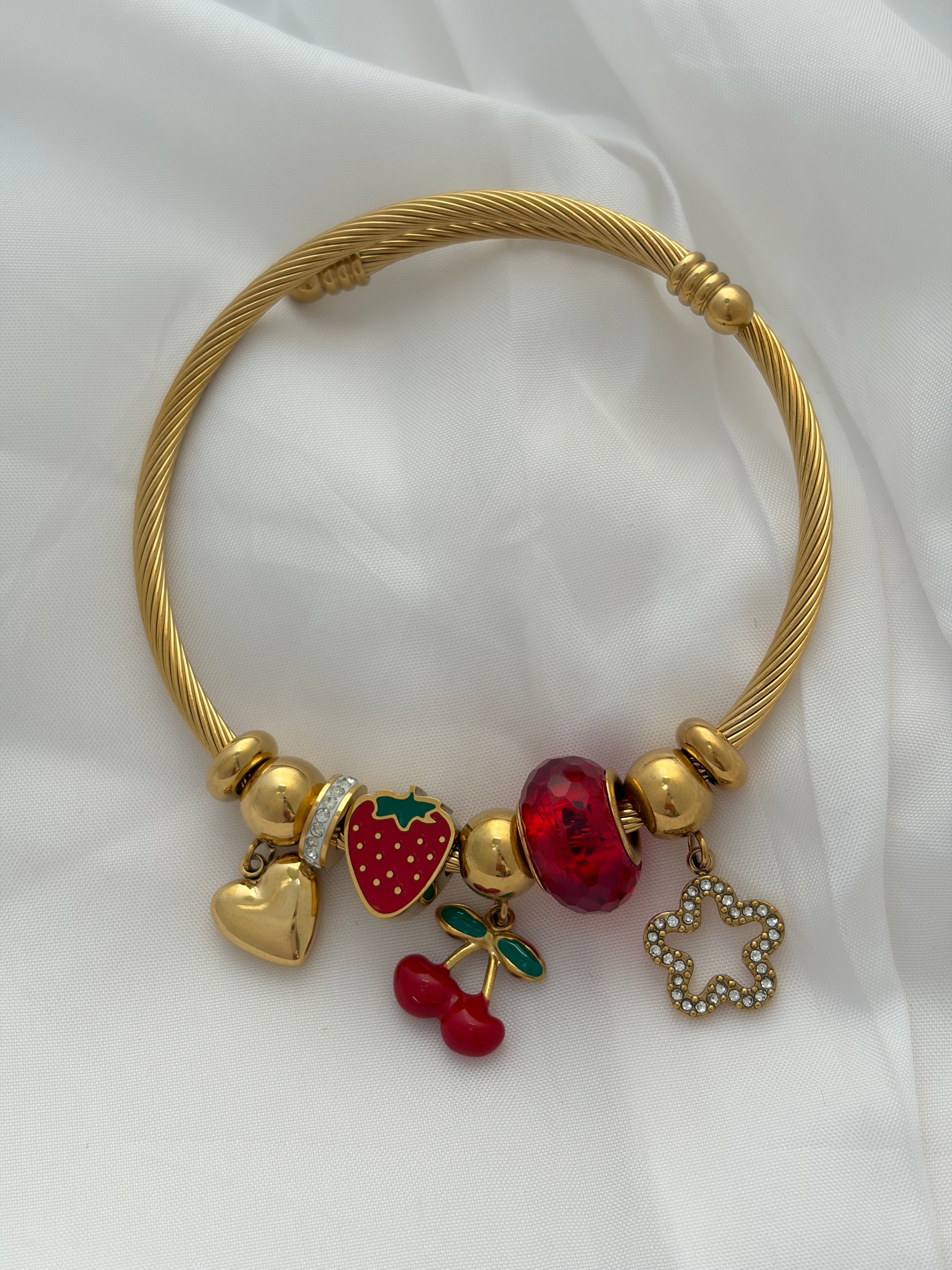 Clove strawberry bracelet