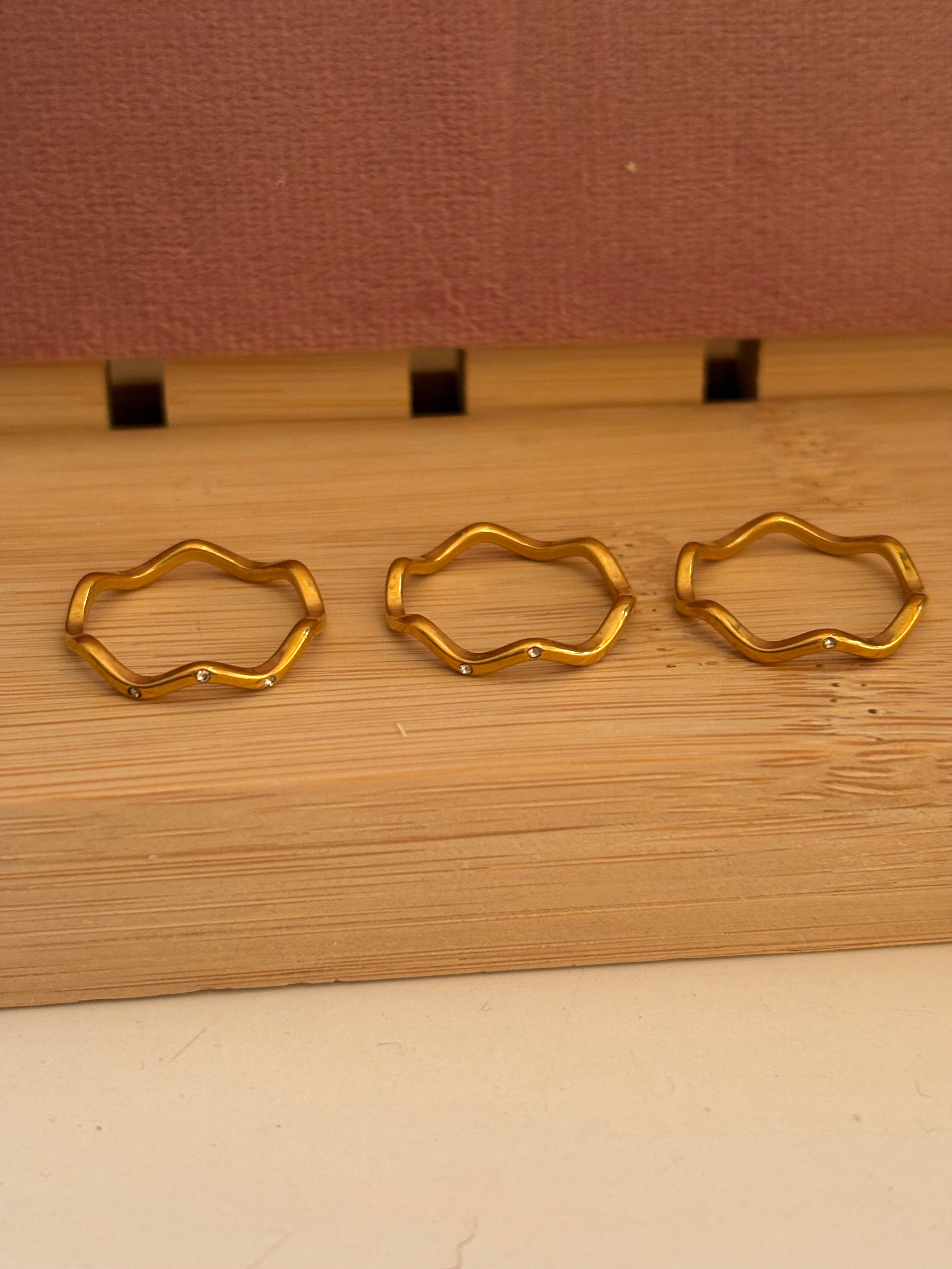 Wavy ring set