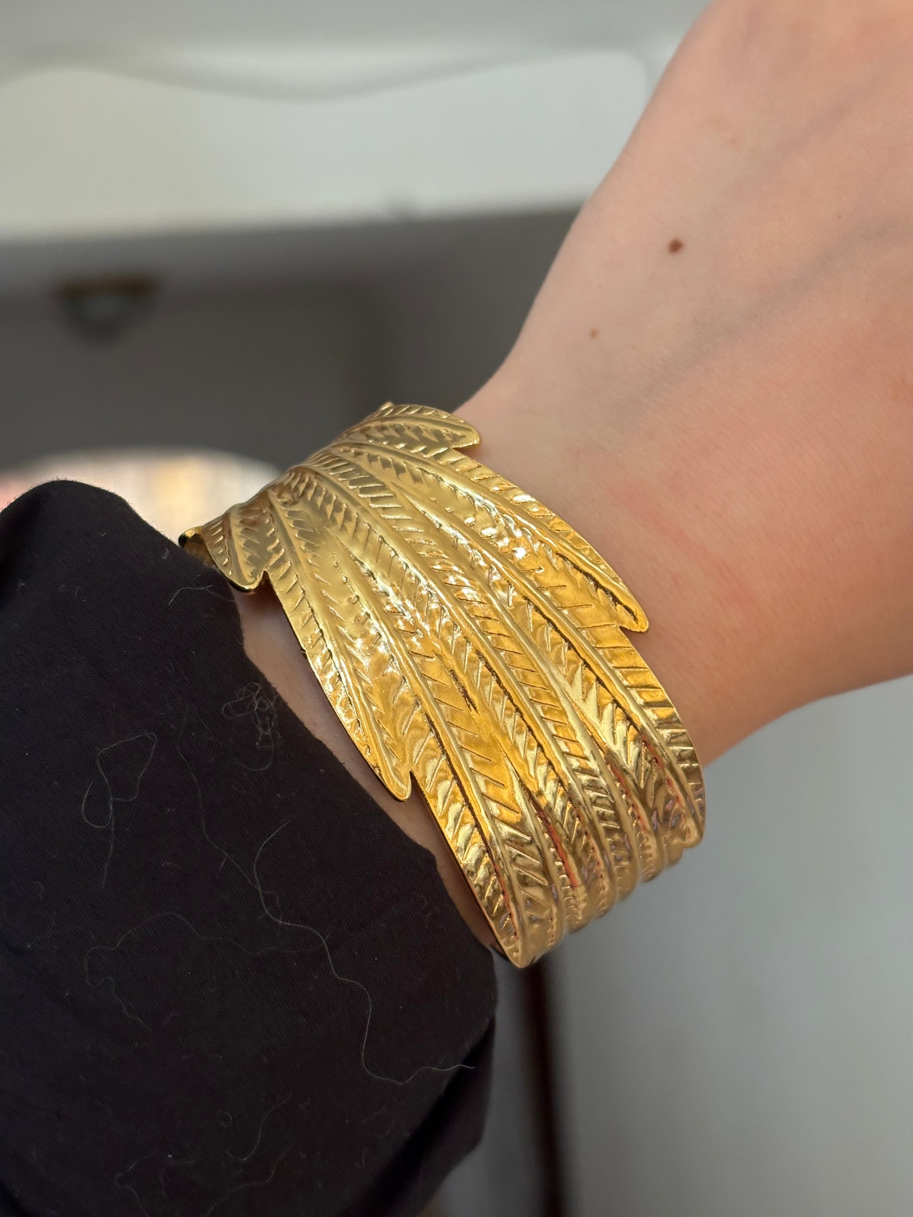 Leaf cuff
