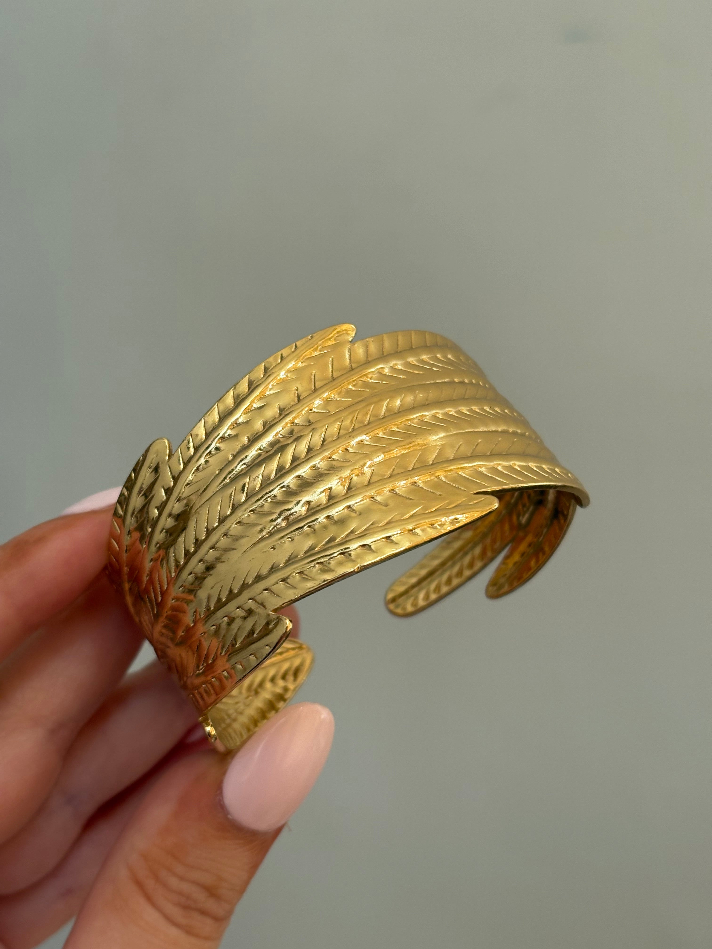 Leaf cuff