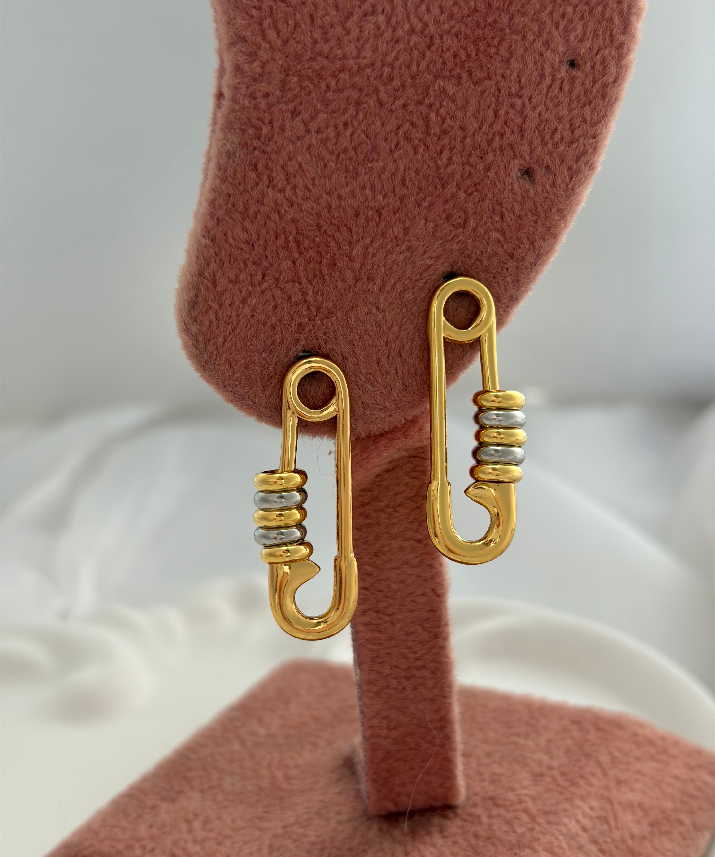 Pin earring