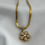 Floral spin necklace