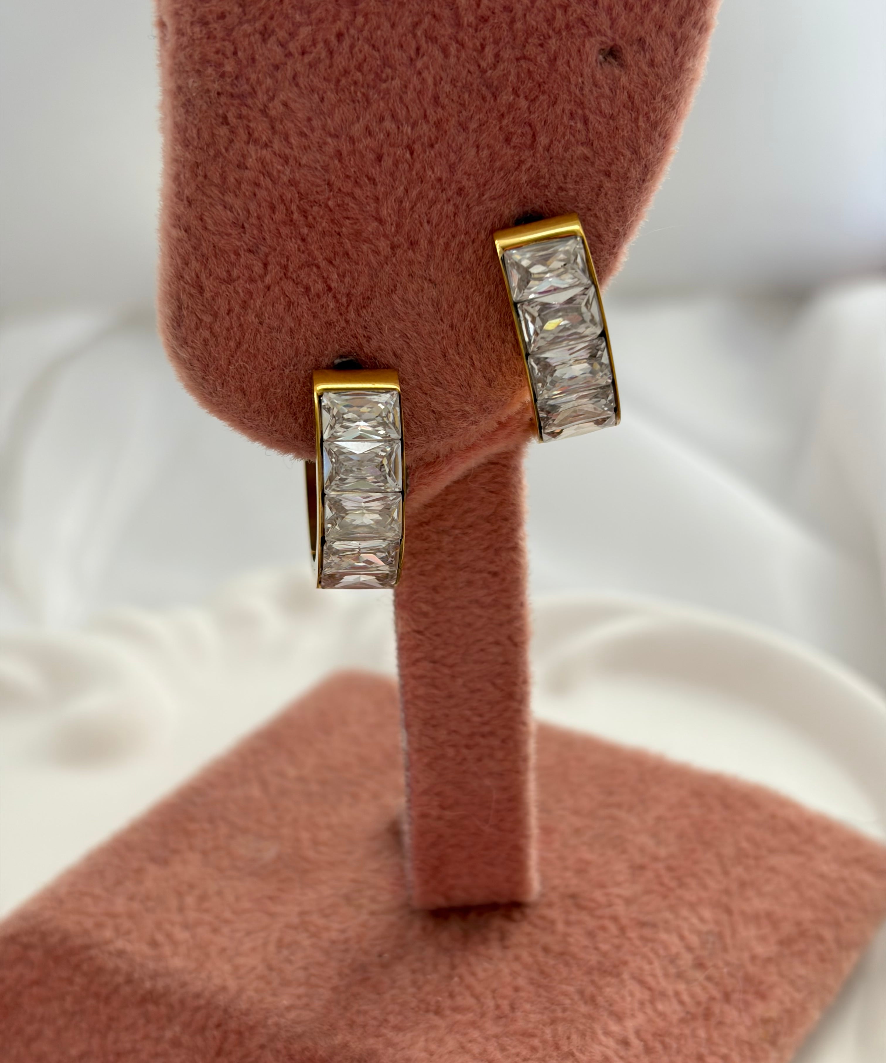 Solid earring