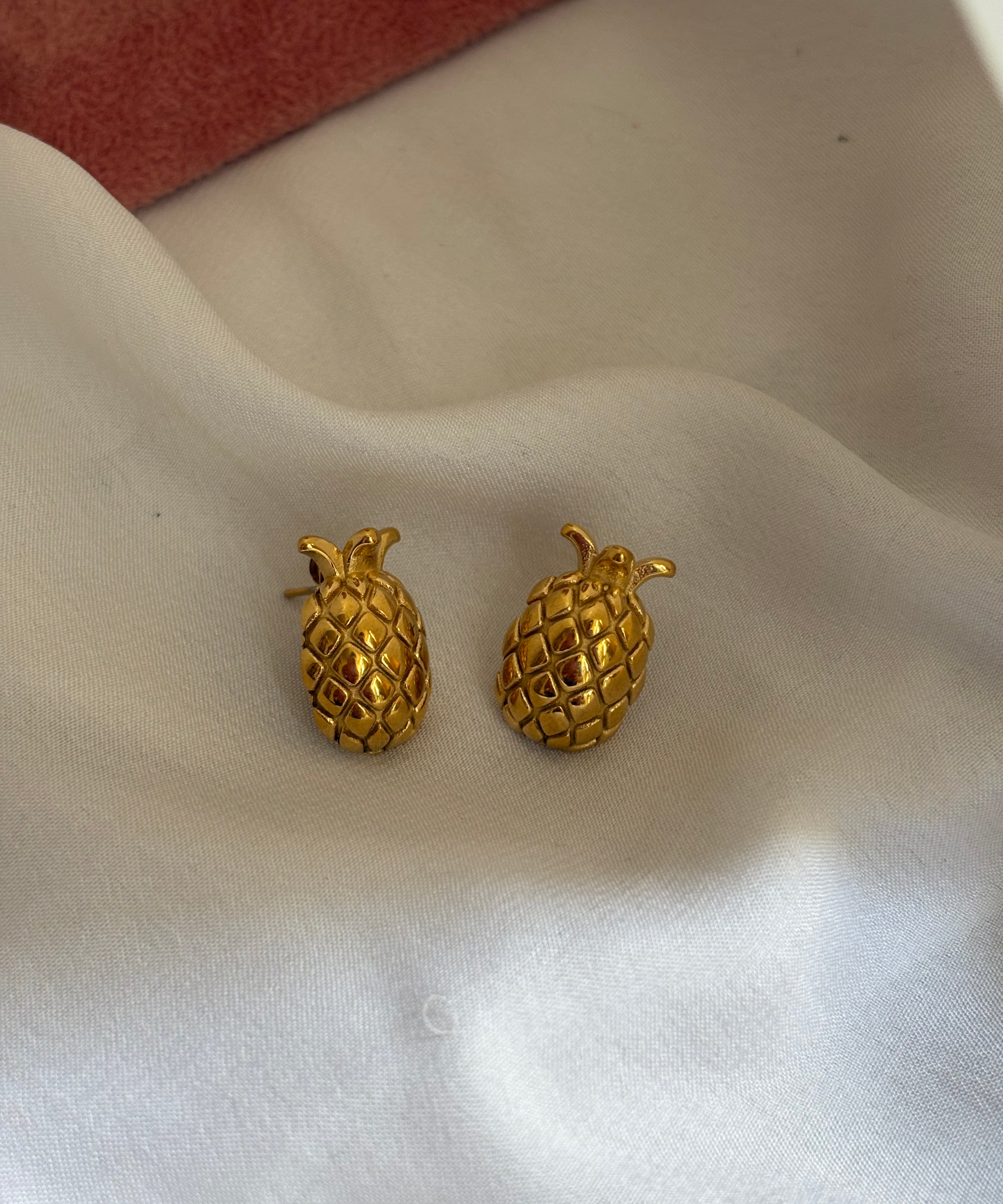 Pineapple stud