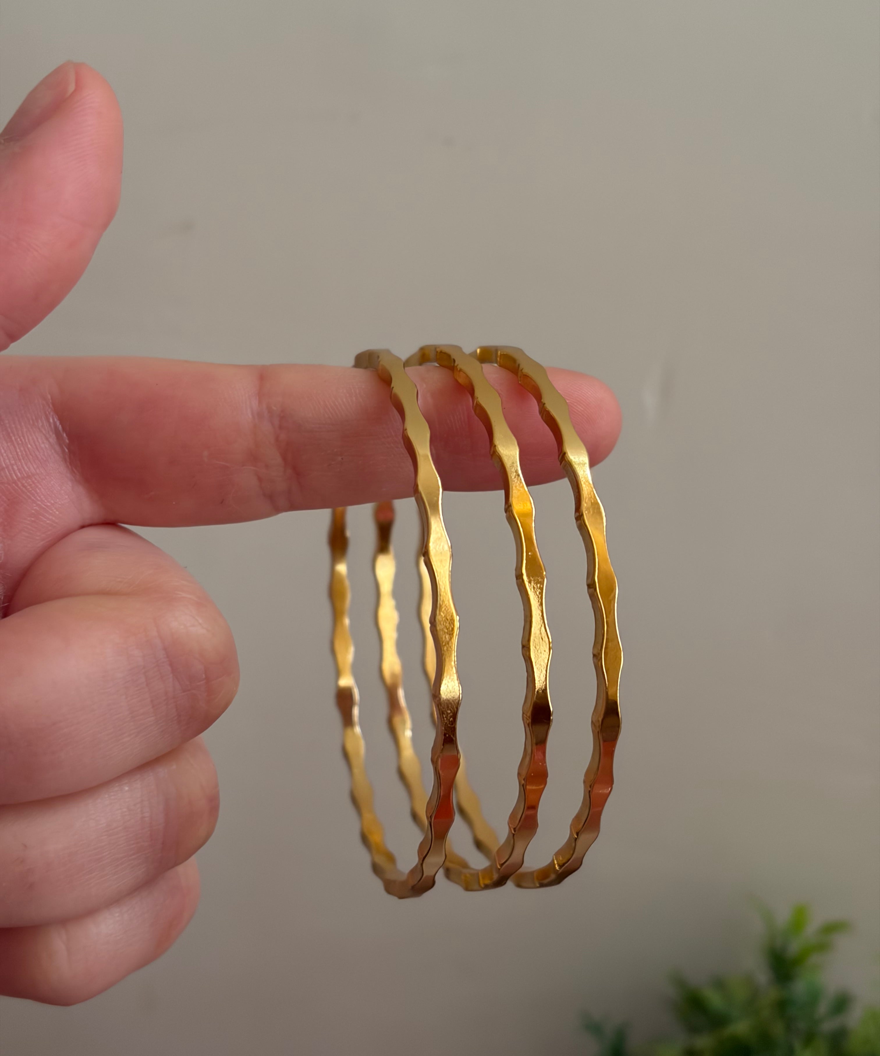 Minimal bangles