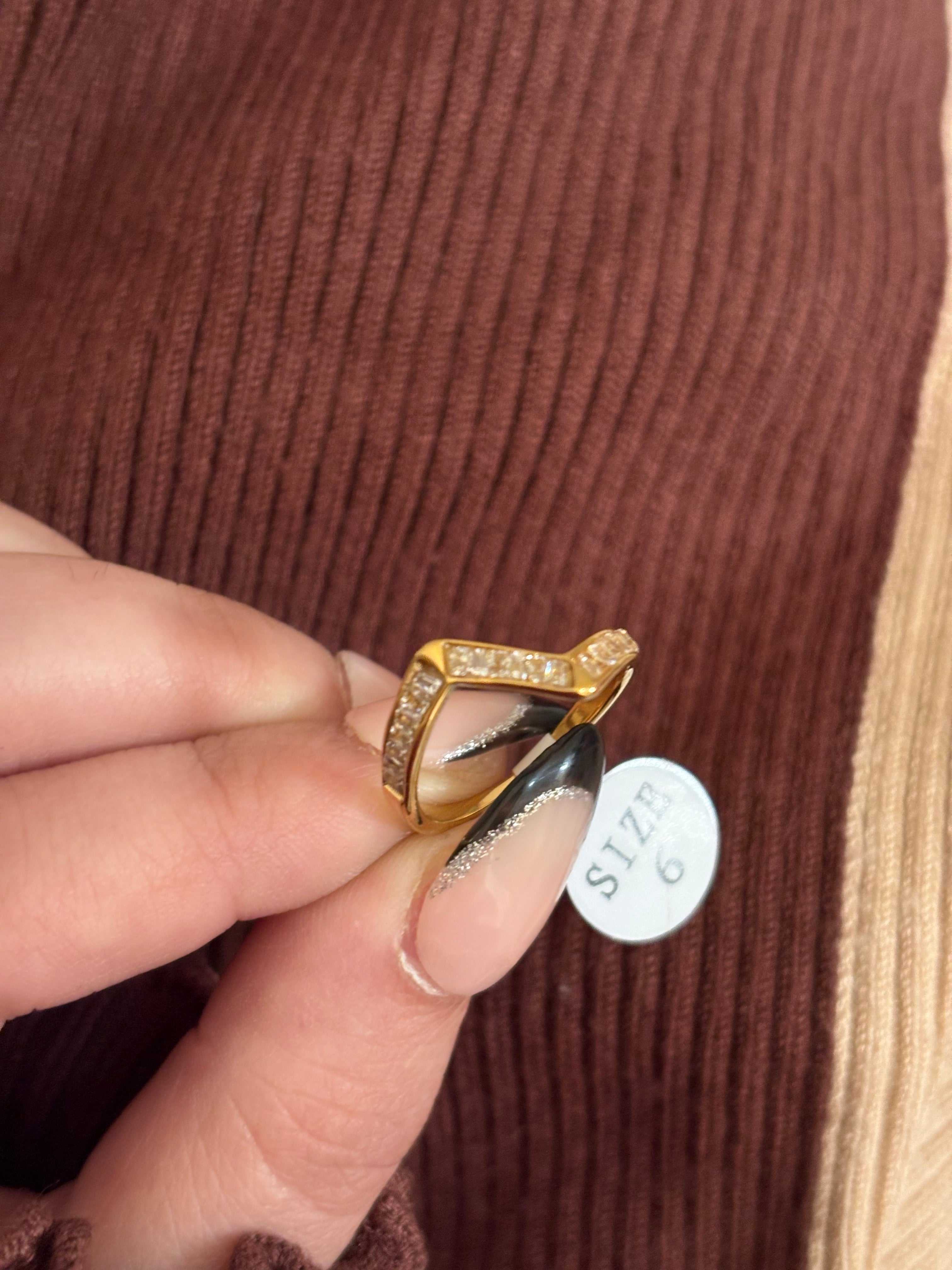 Asymmetric ring
