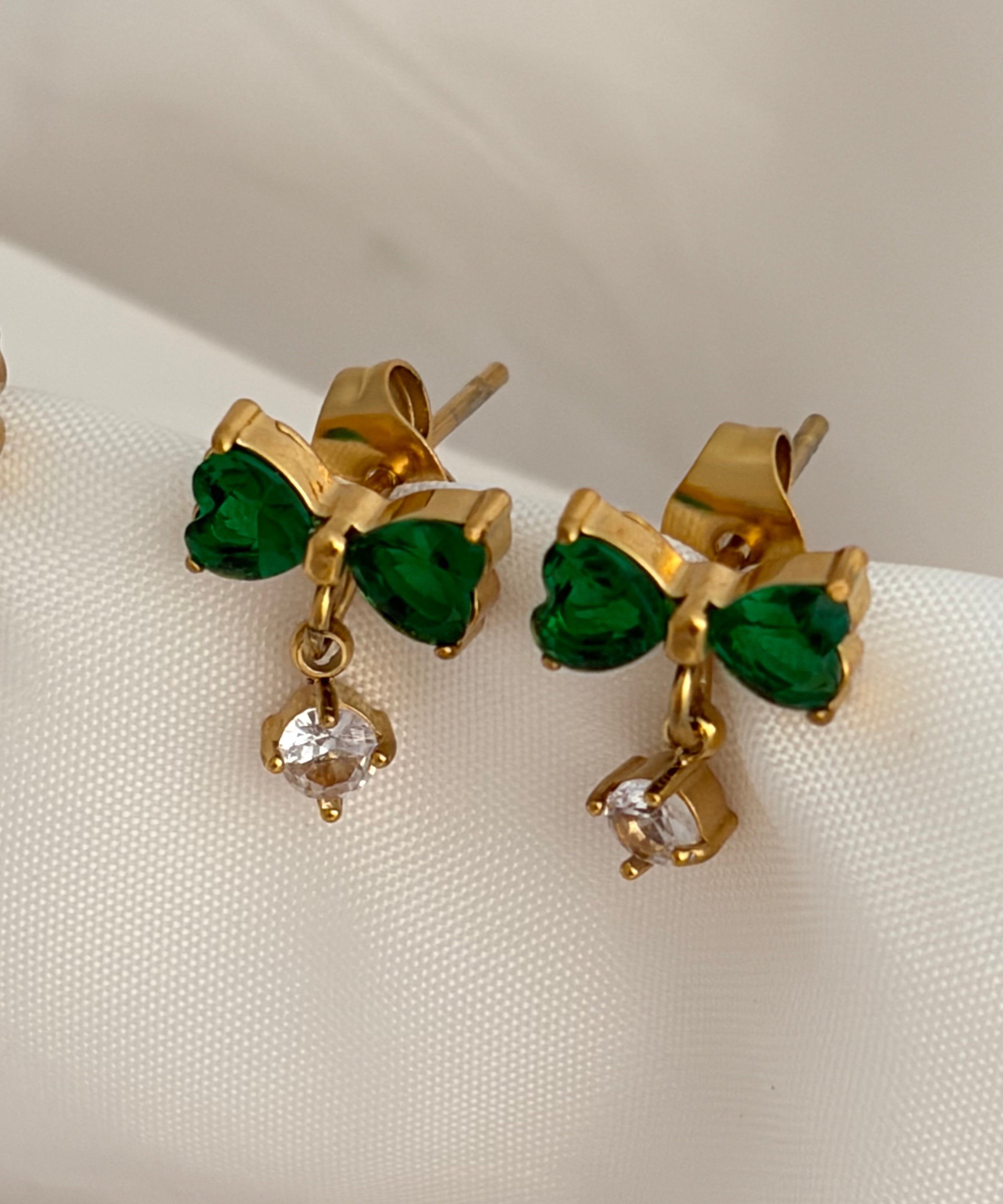 Bow earring