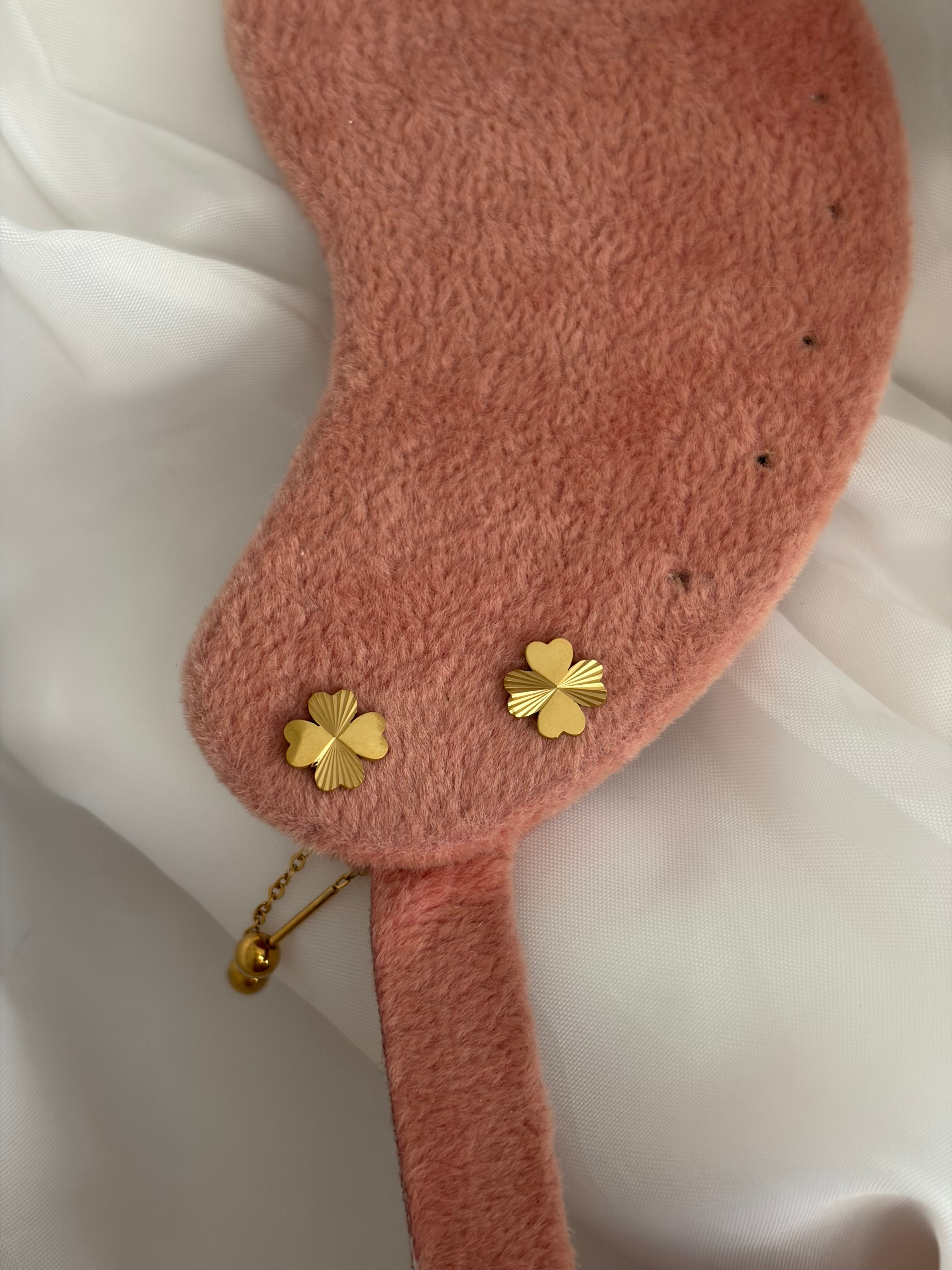 Clover thread earring