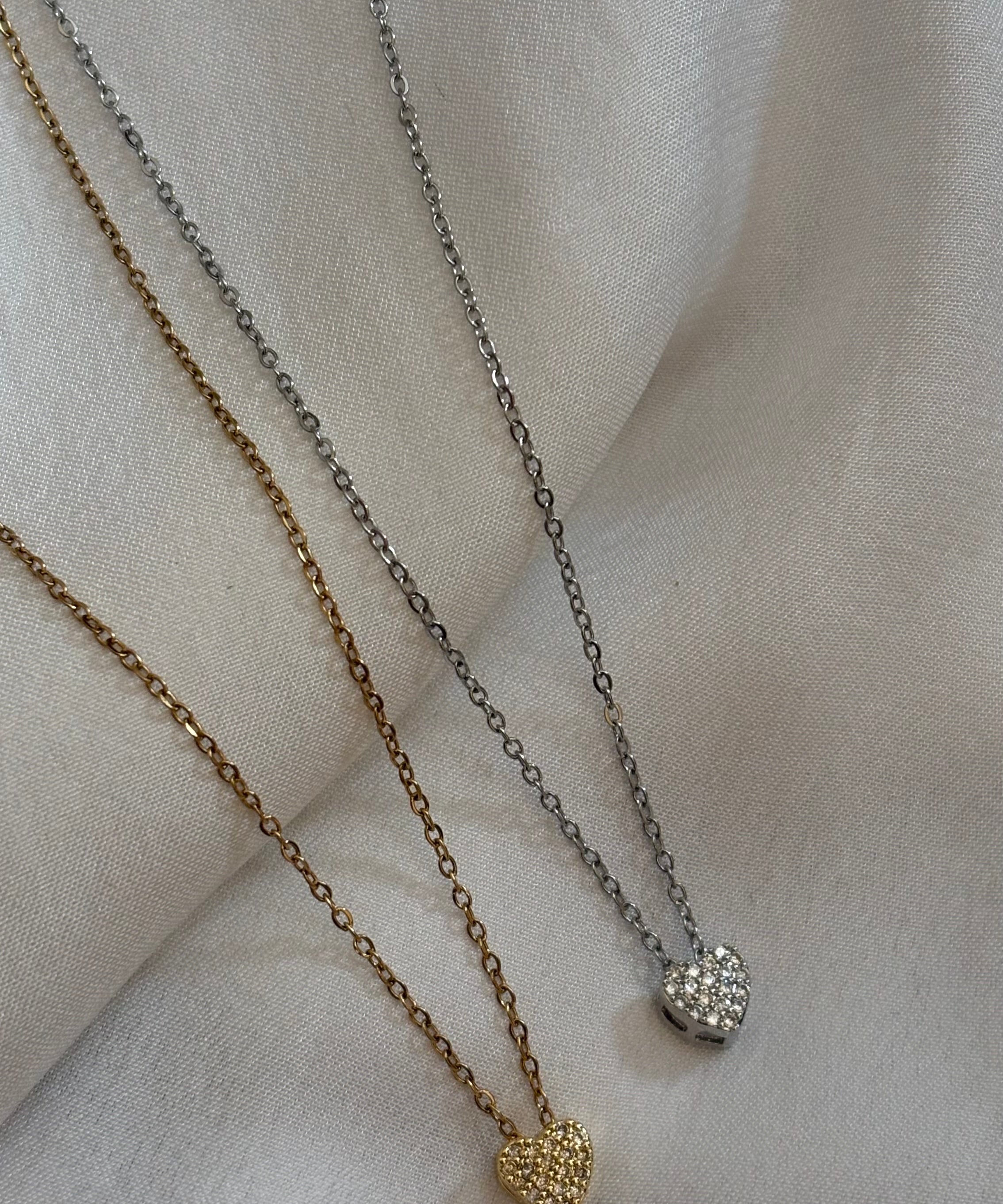 Minimal heart necklace