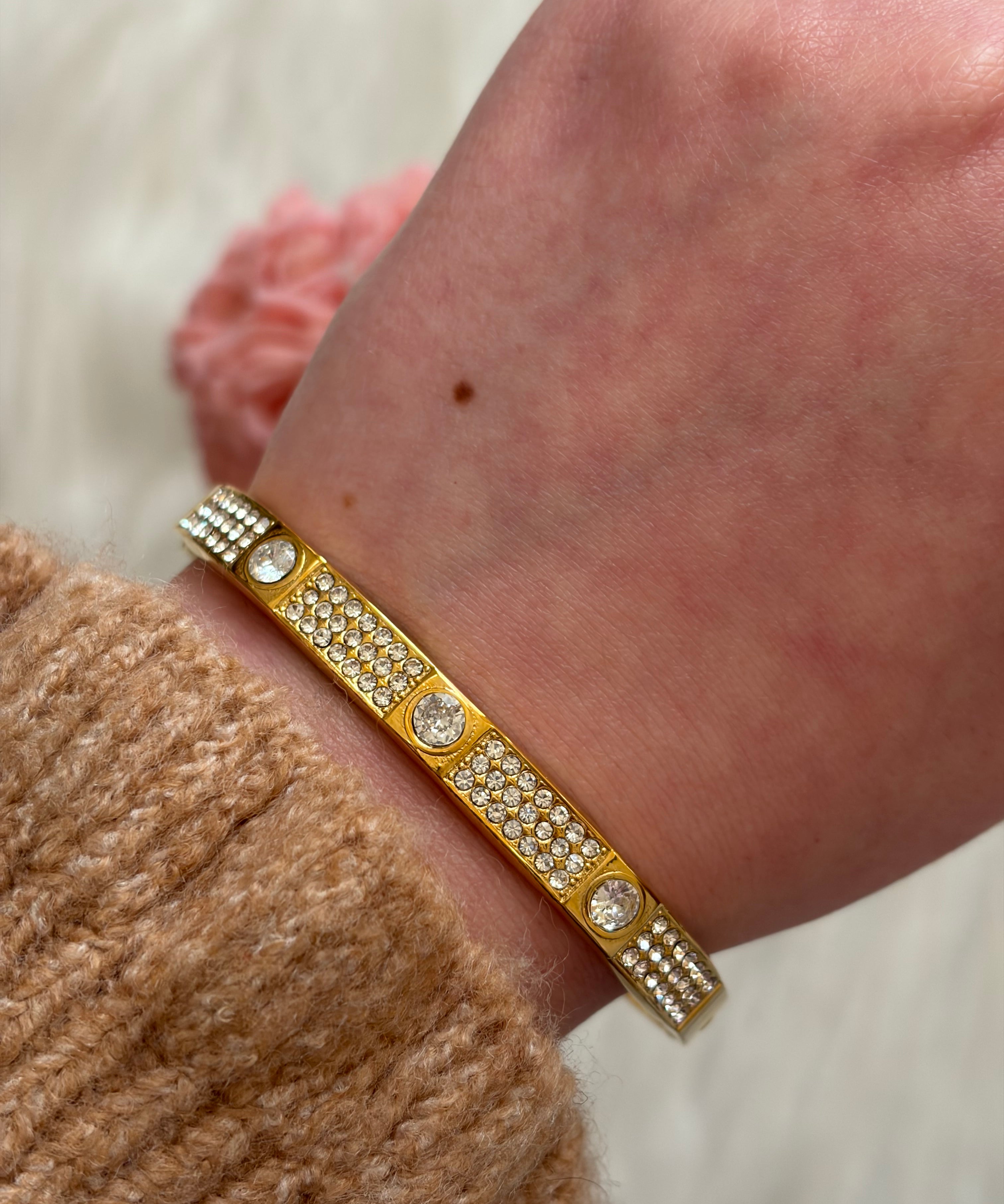 Love studded bracelet