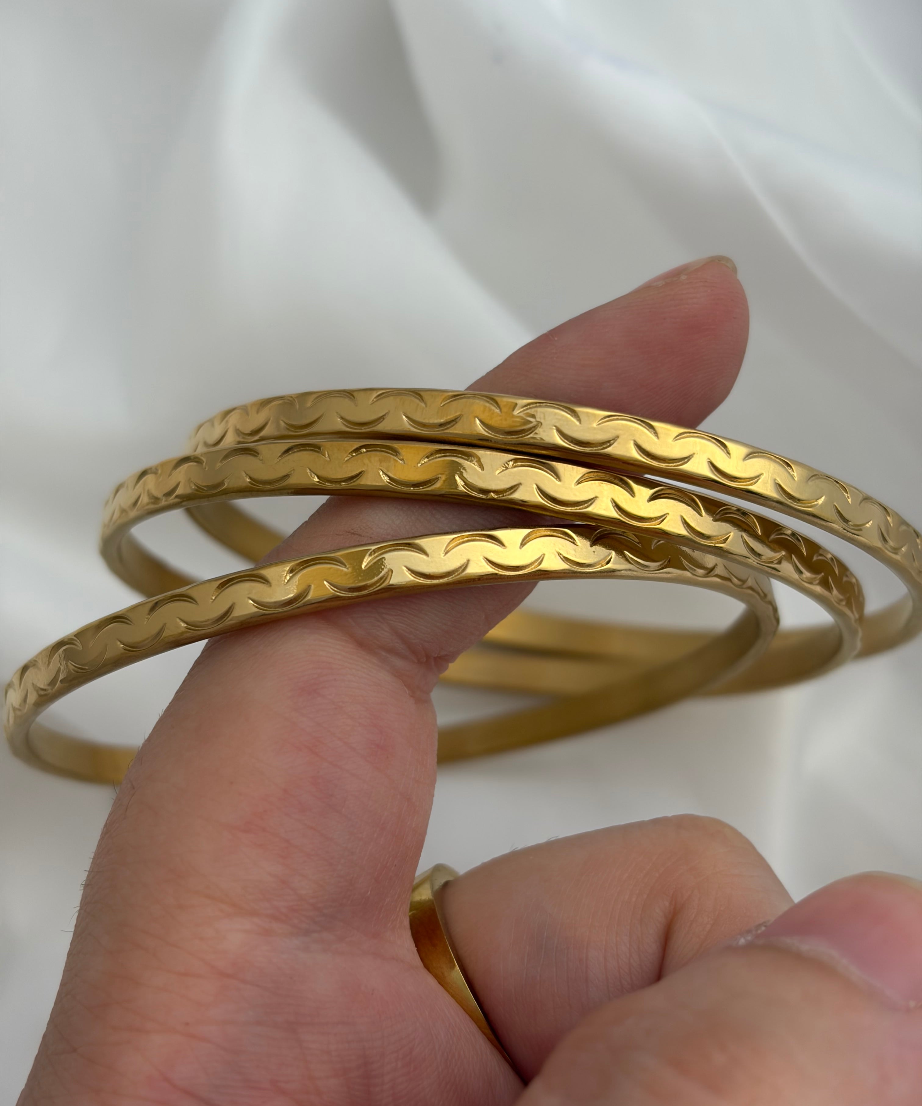 Scale bangles