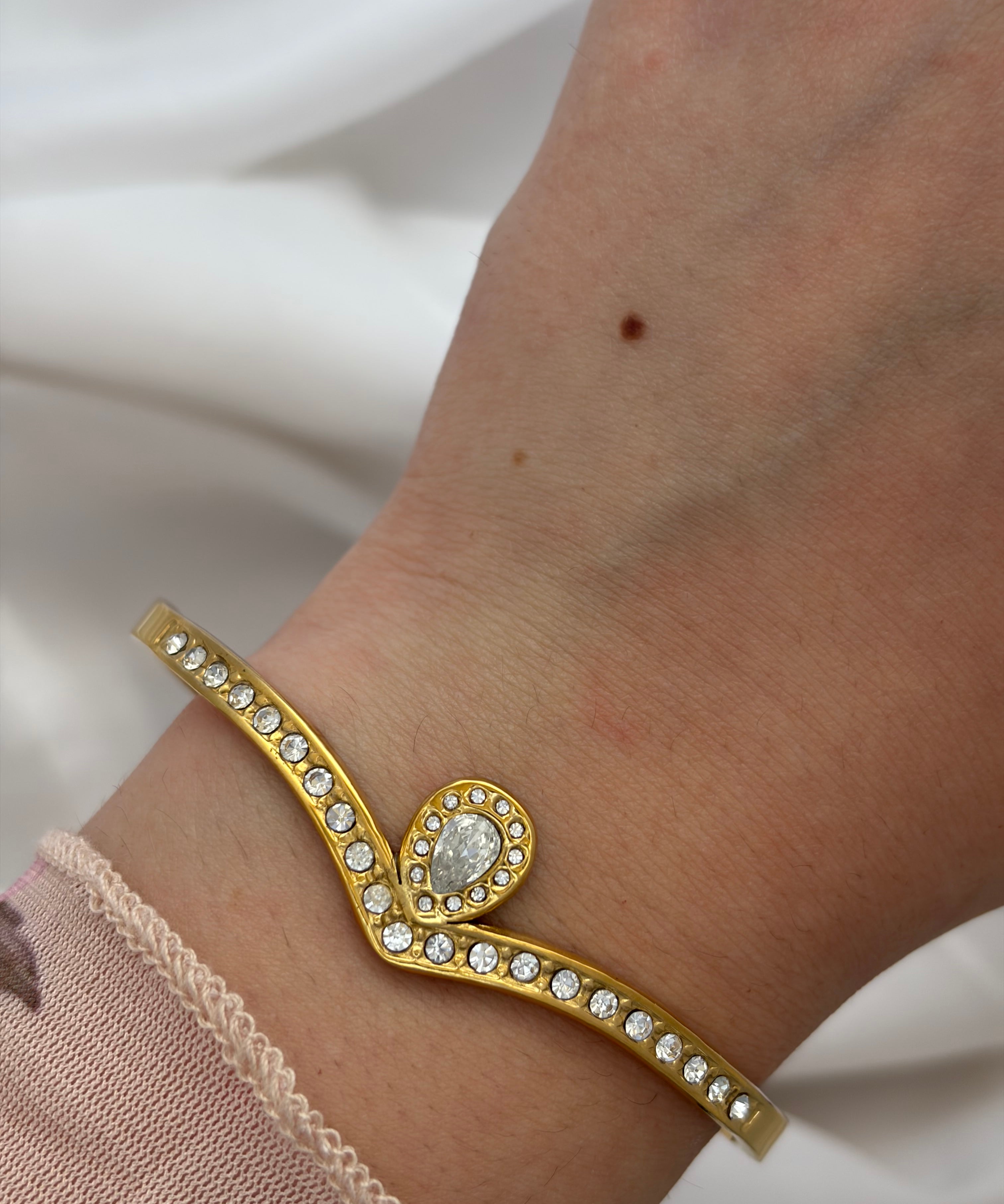 Drop bracelet