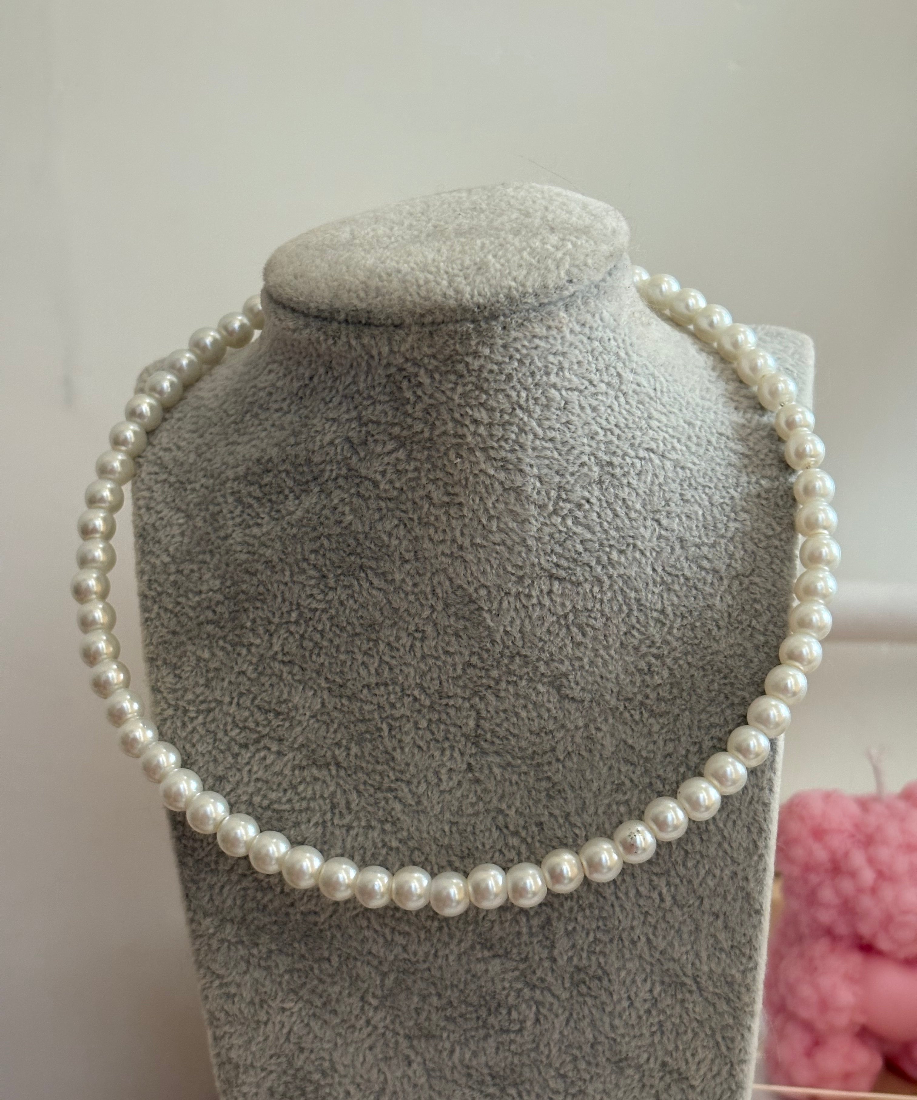 Pearl choker
