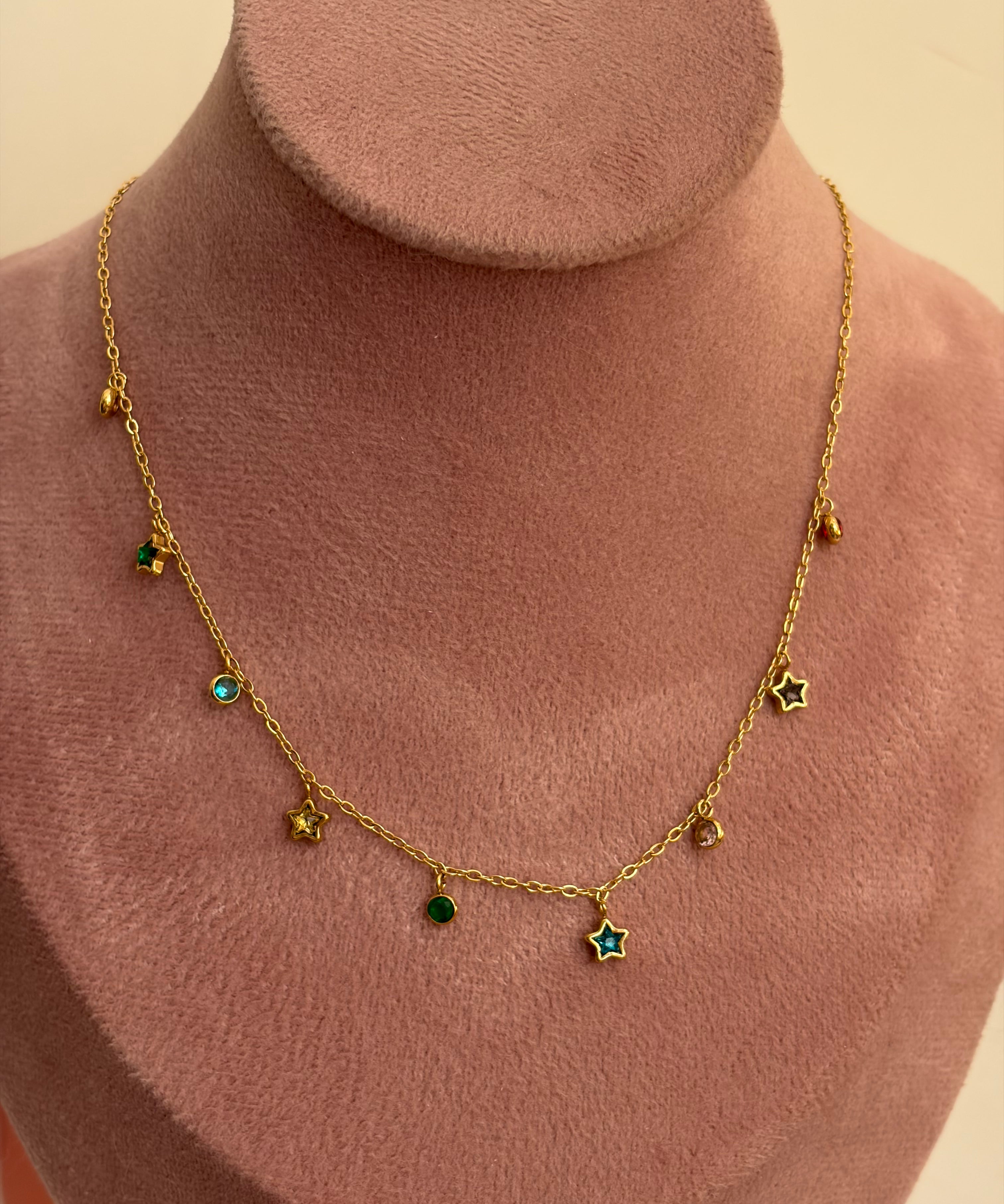 Dainty star necklace