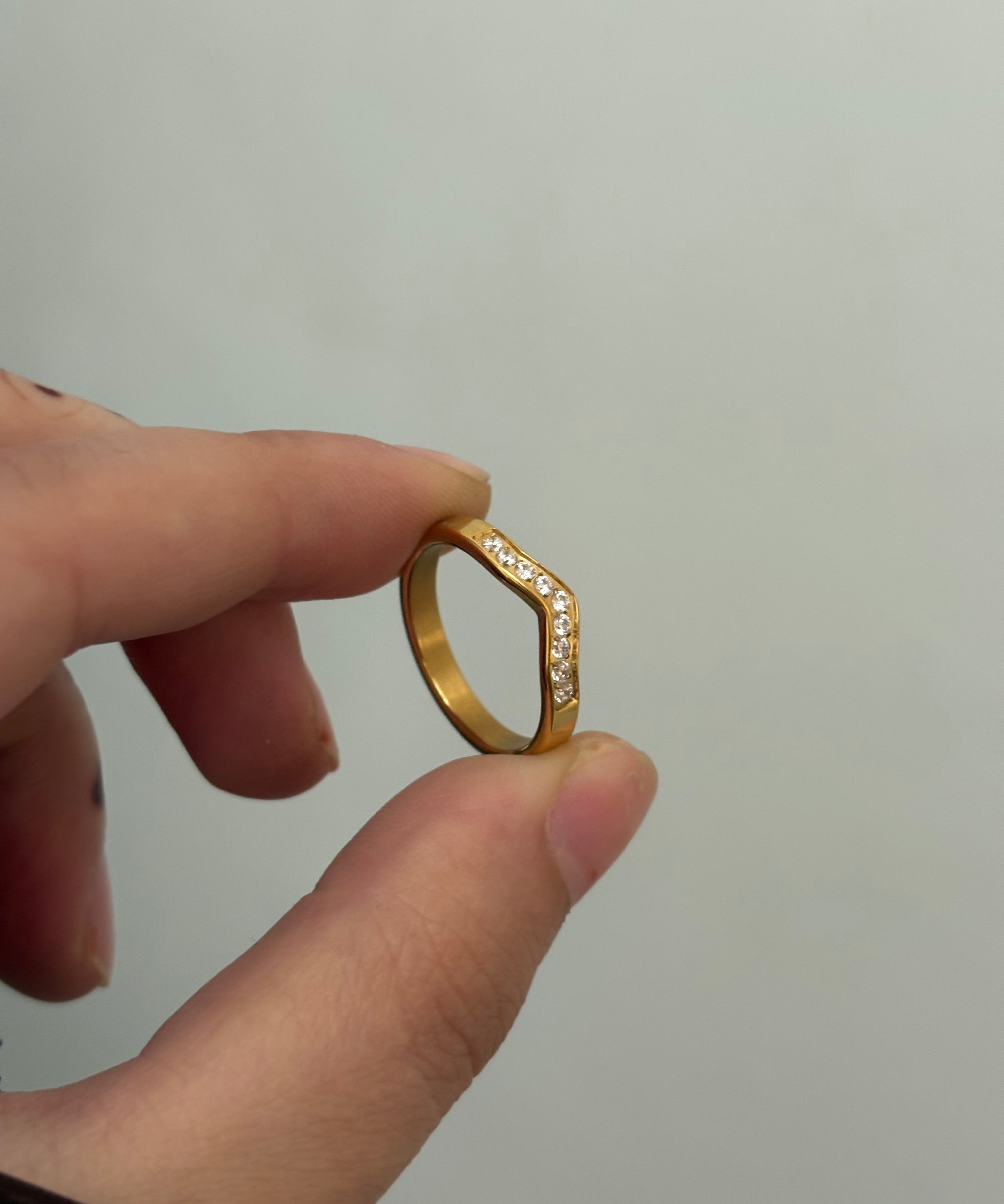 Minimal v ring