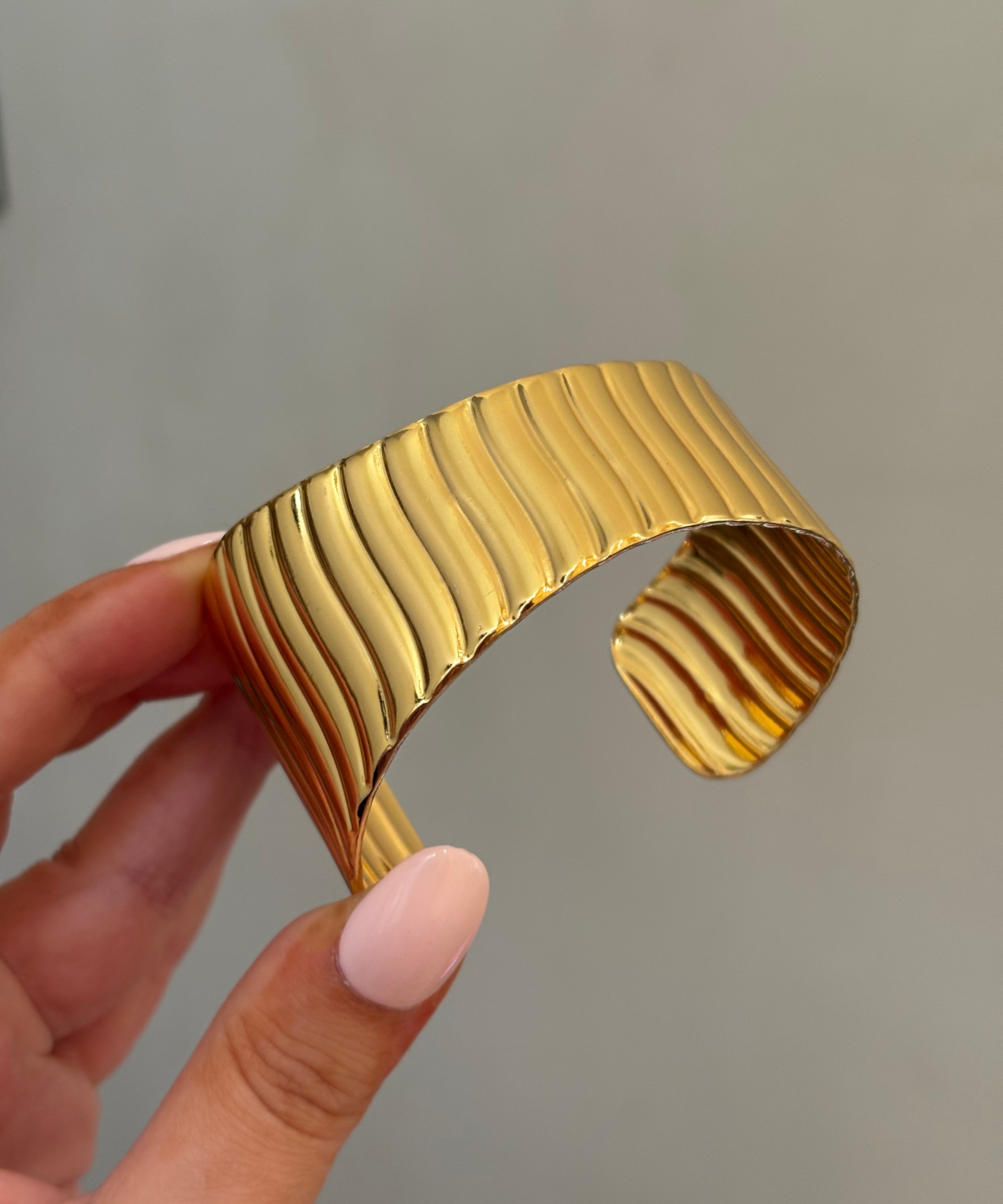 Roman cuff