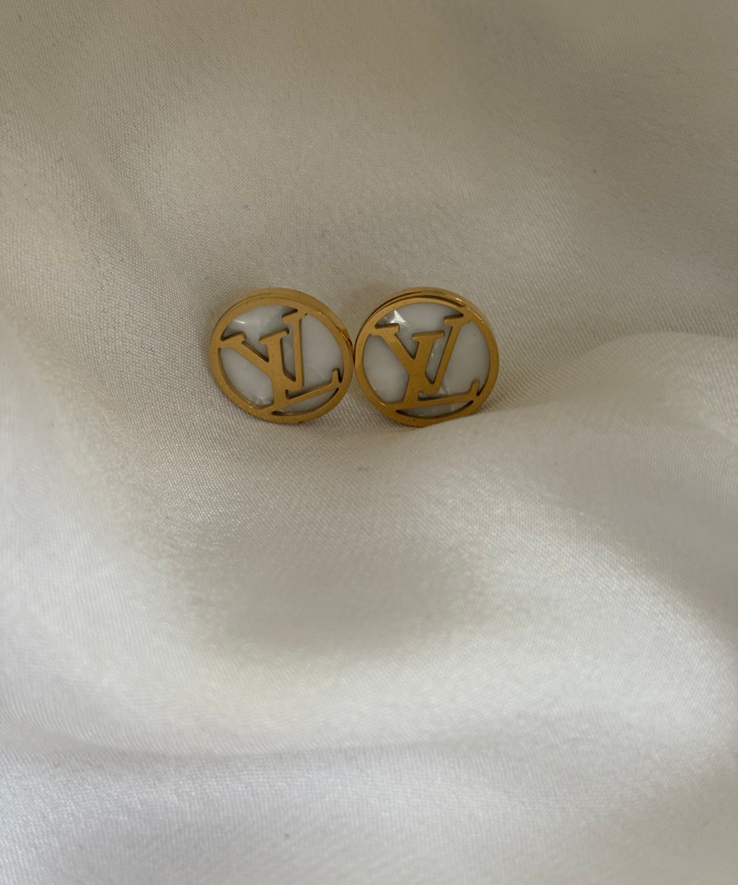 Lv studs