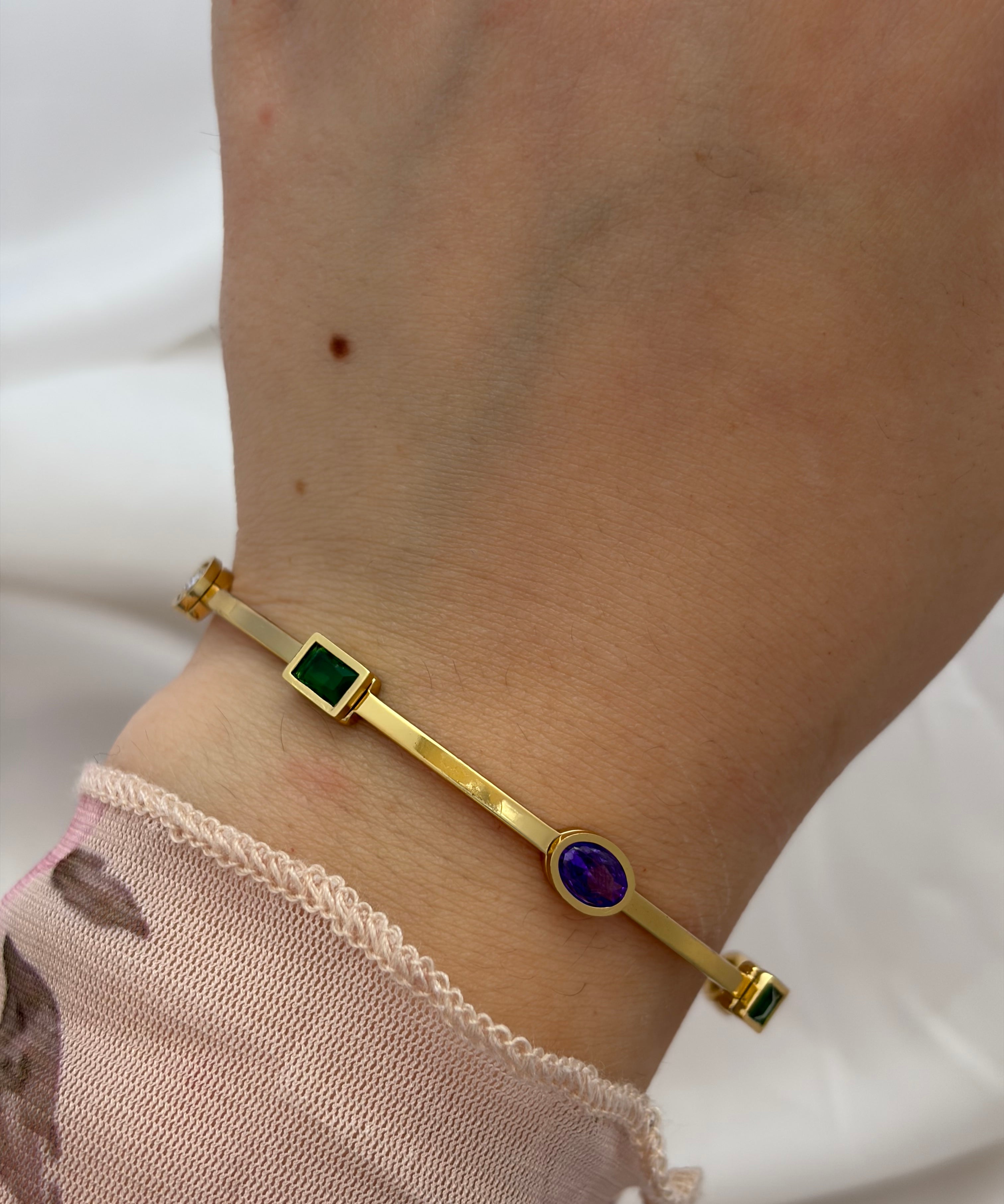 Color bangle