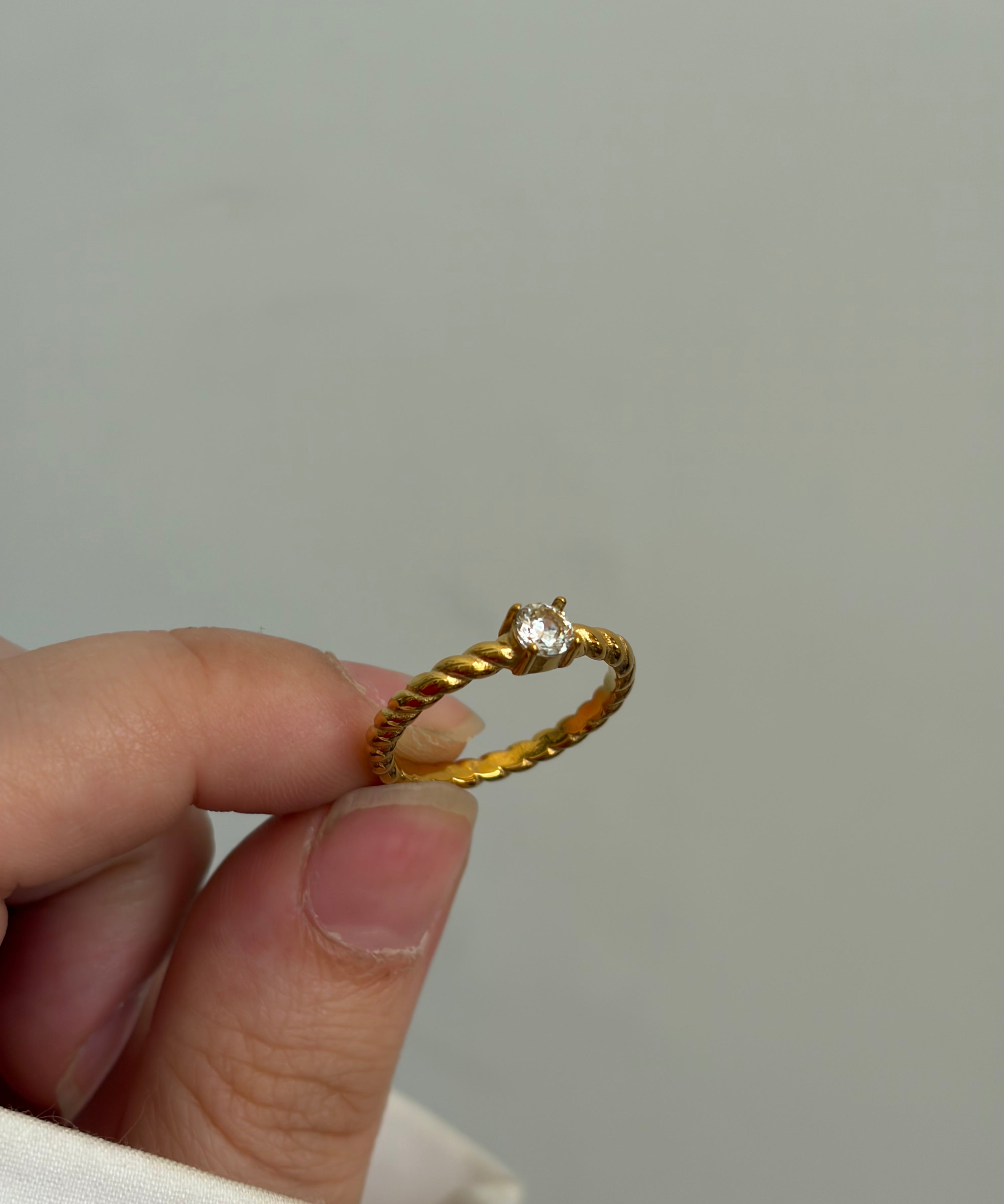 Amie ring