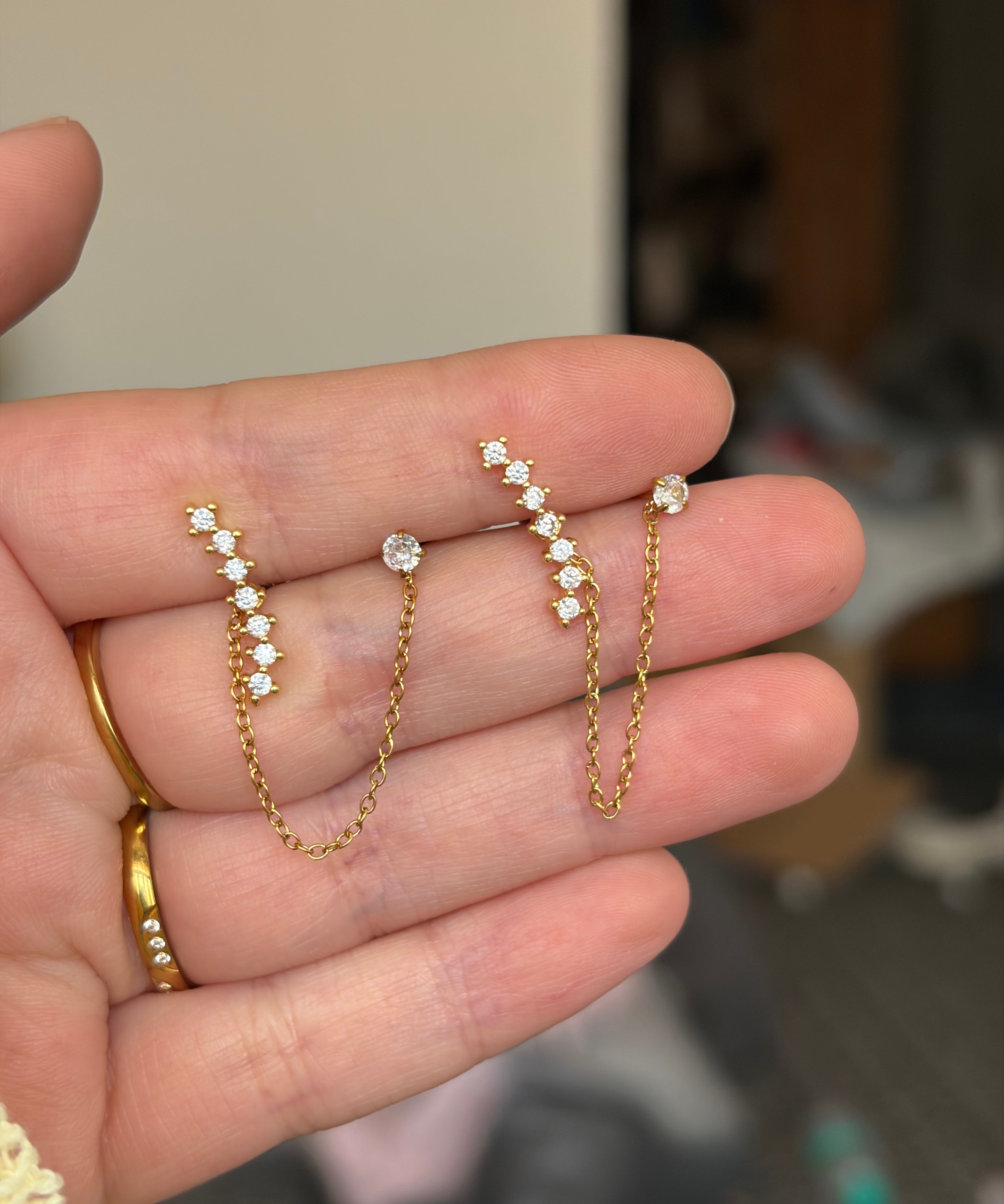 Sleek chain earring (ball back)