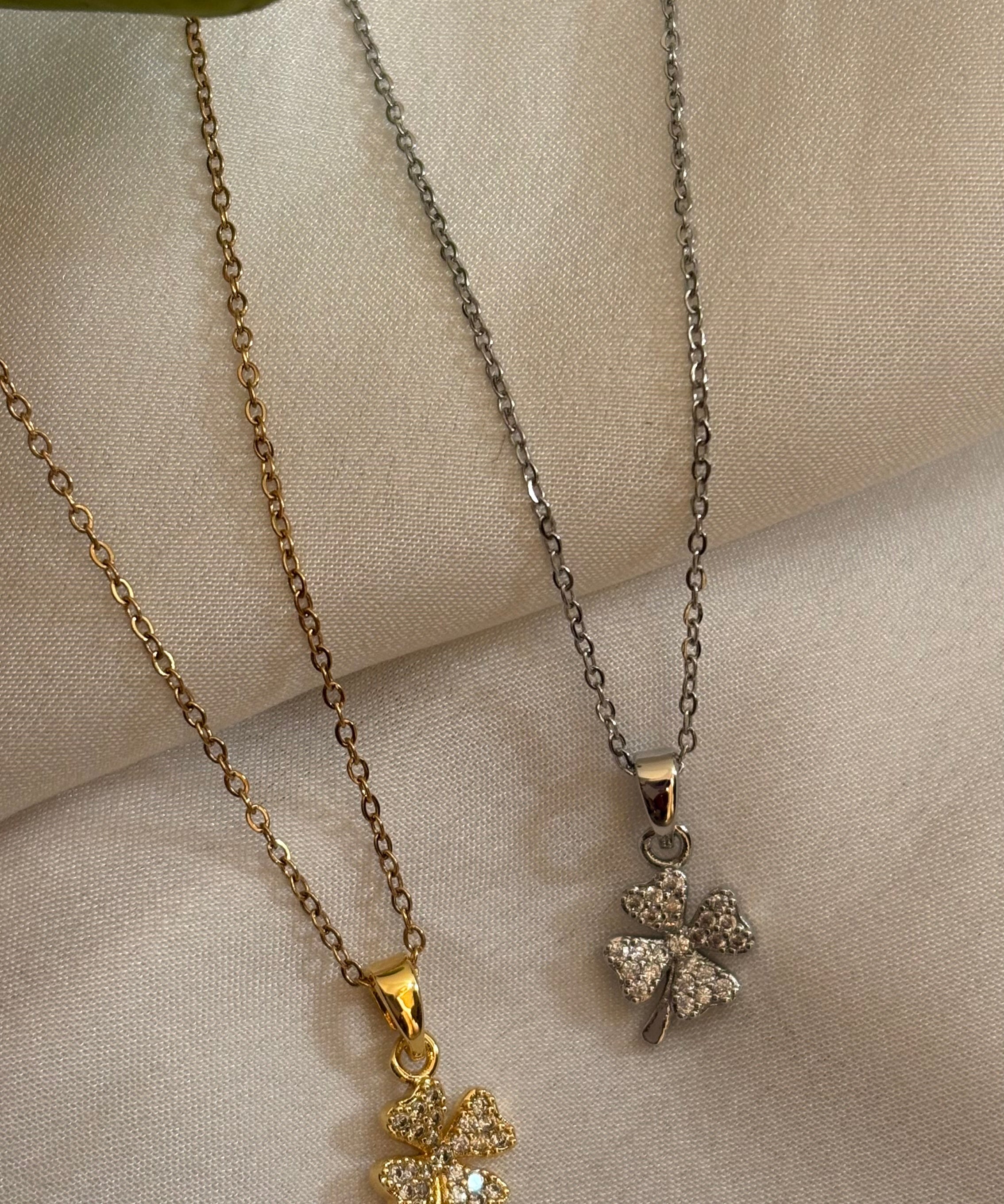 Lily necklace