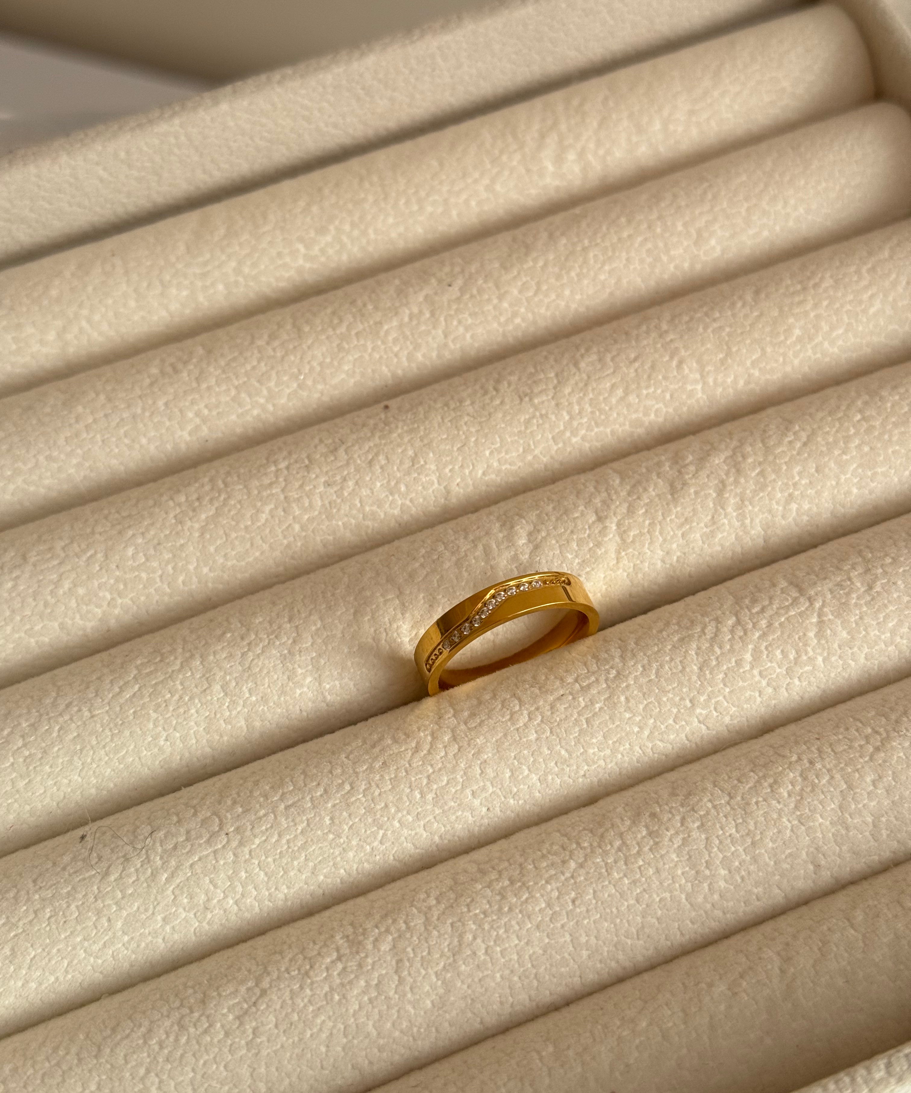 Lizzy ring
