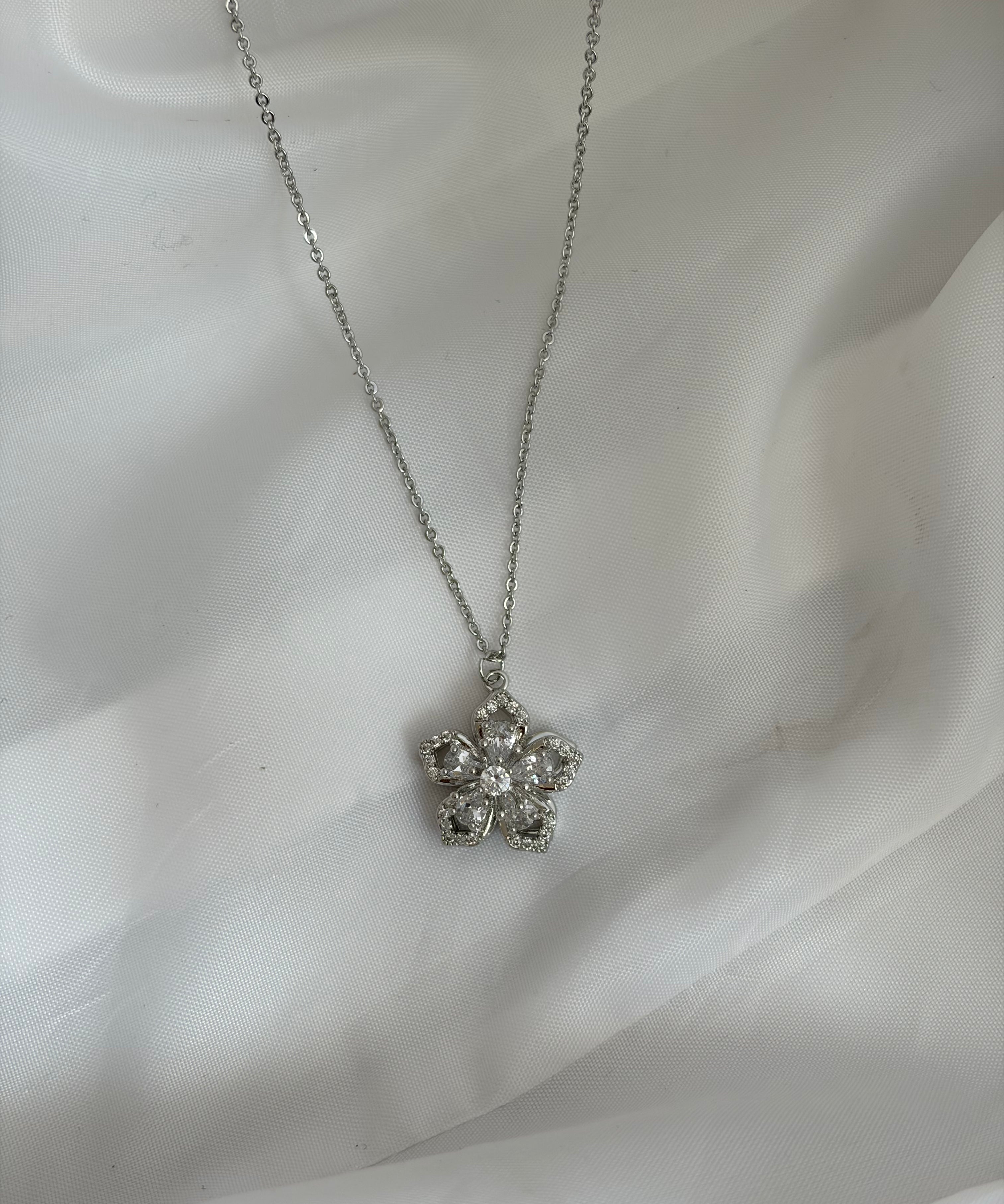 Spin necklace