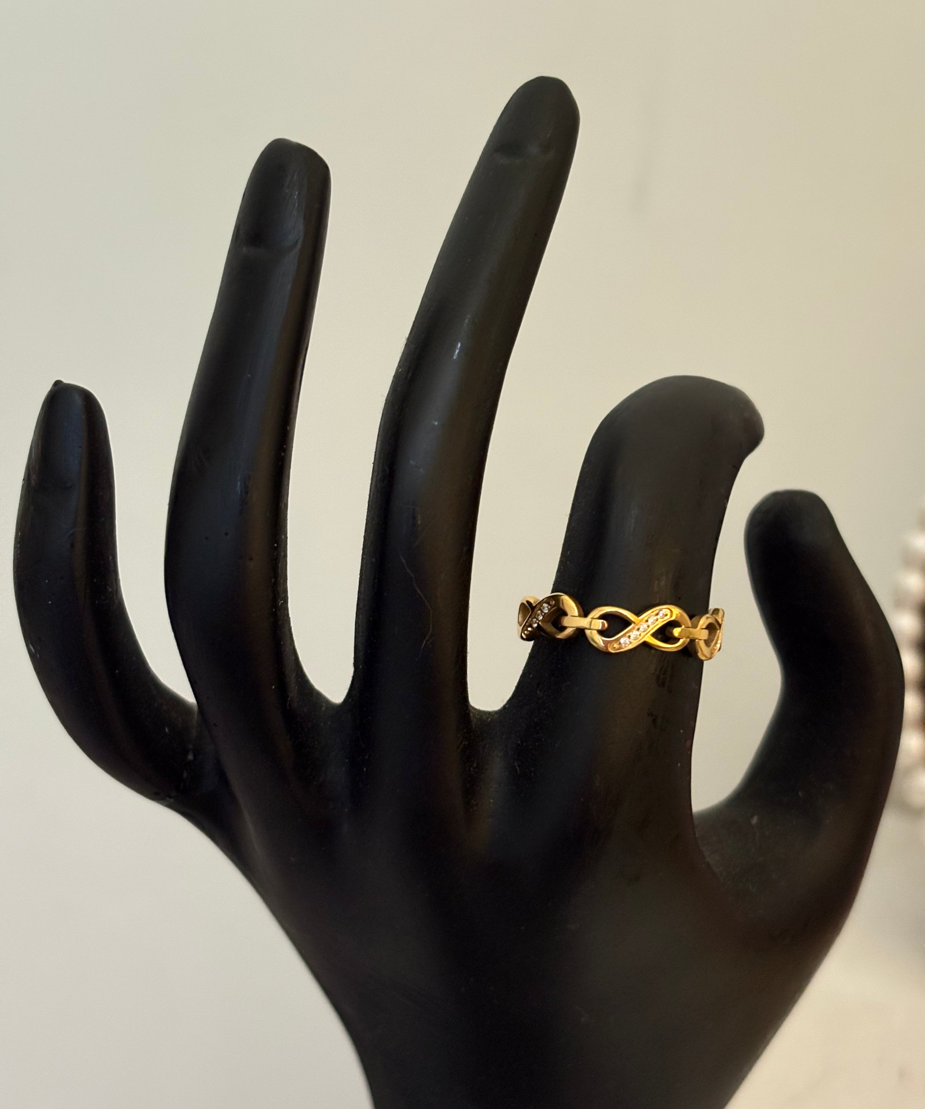 Infinie ring