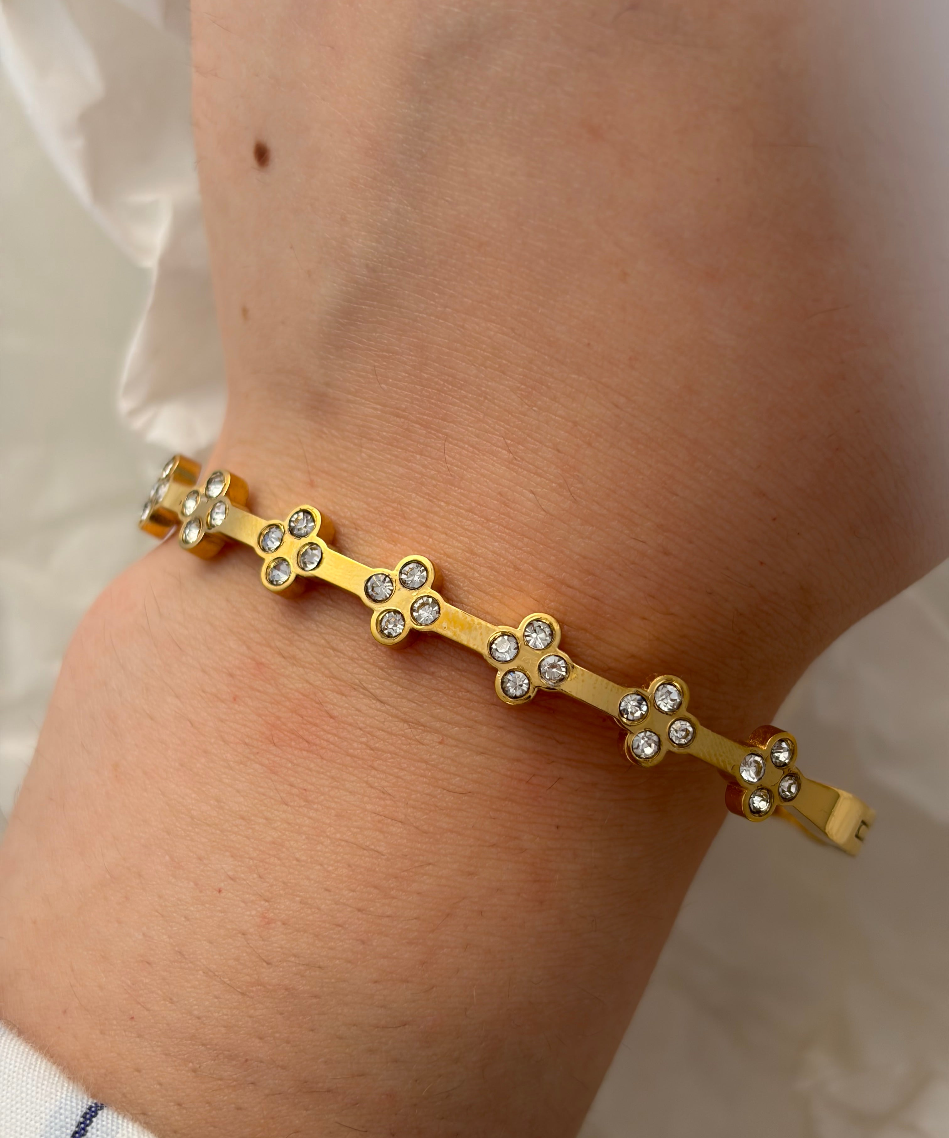 Clove bracelet