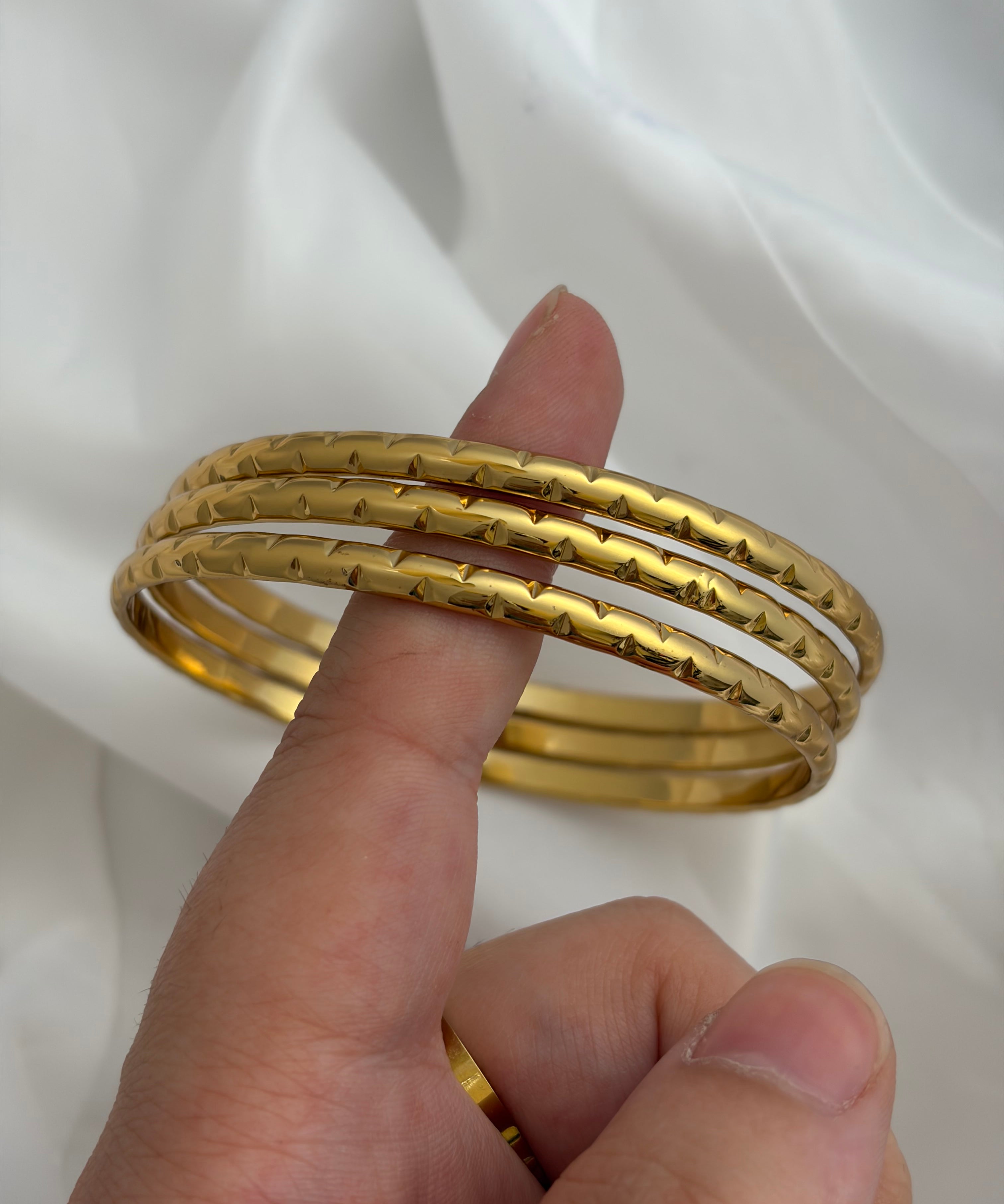 Peep bangles