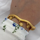 Floral charm bracelet