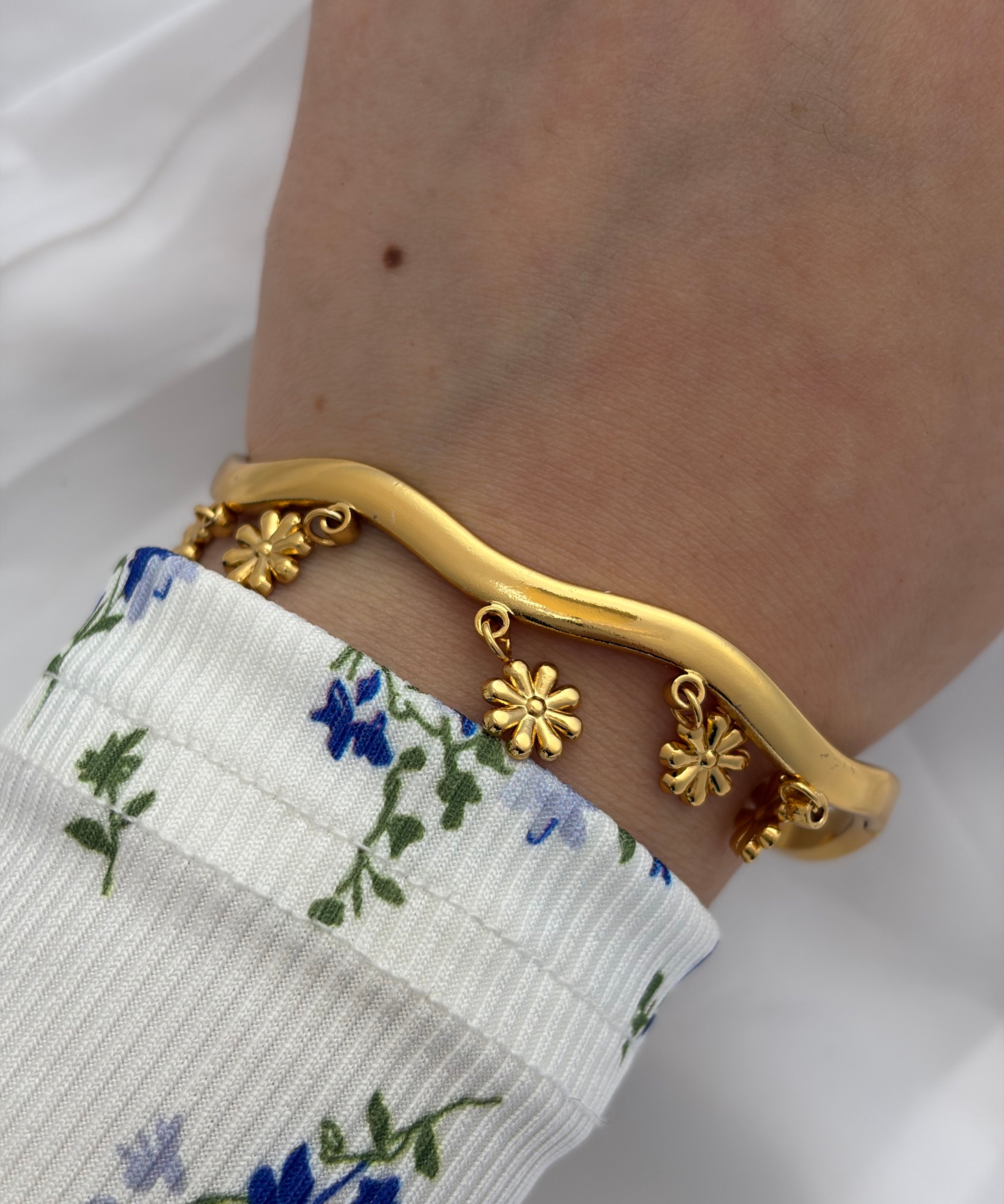 Floral charm bracelet