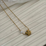 Clover pearl necklace