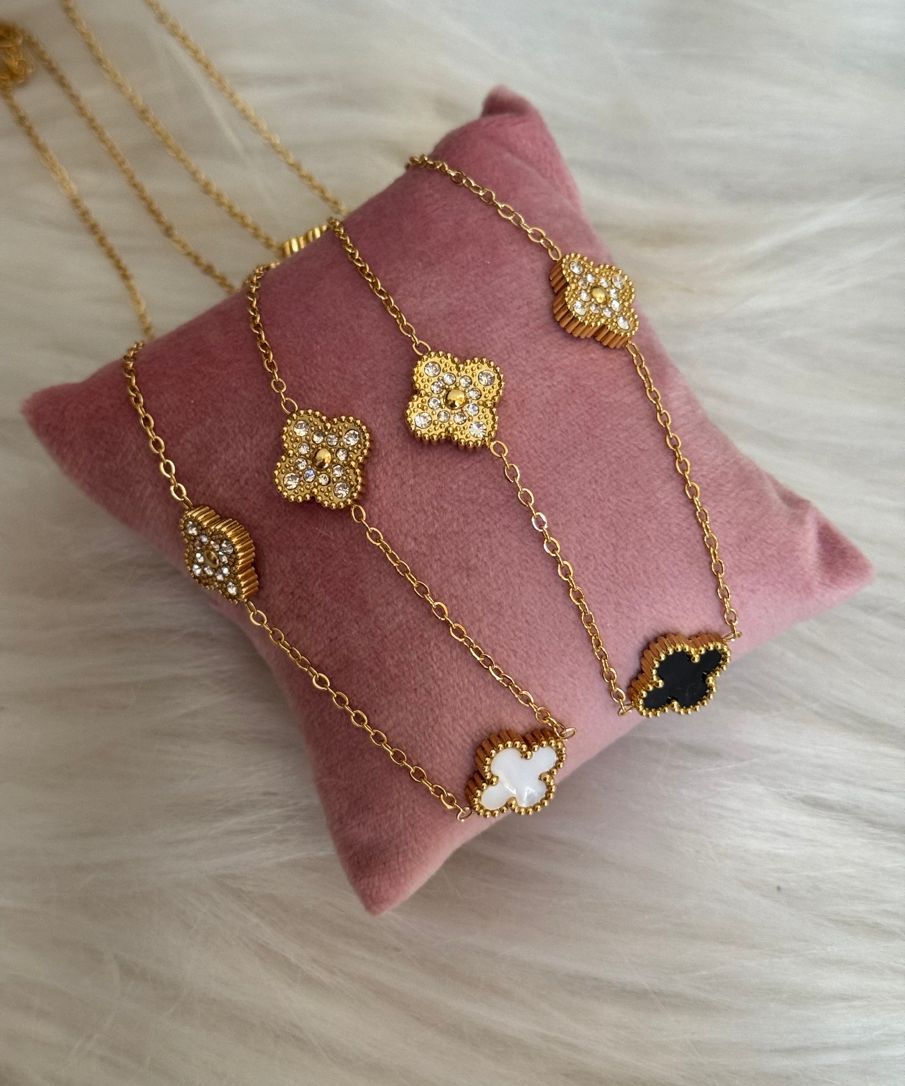 Clover studded necklace
