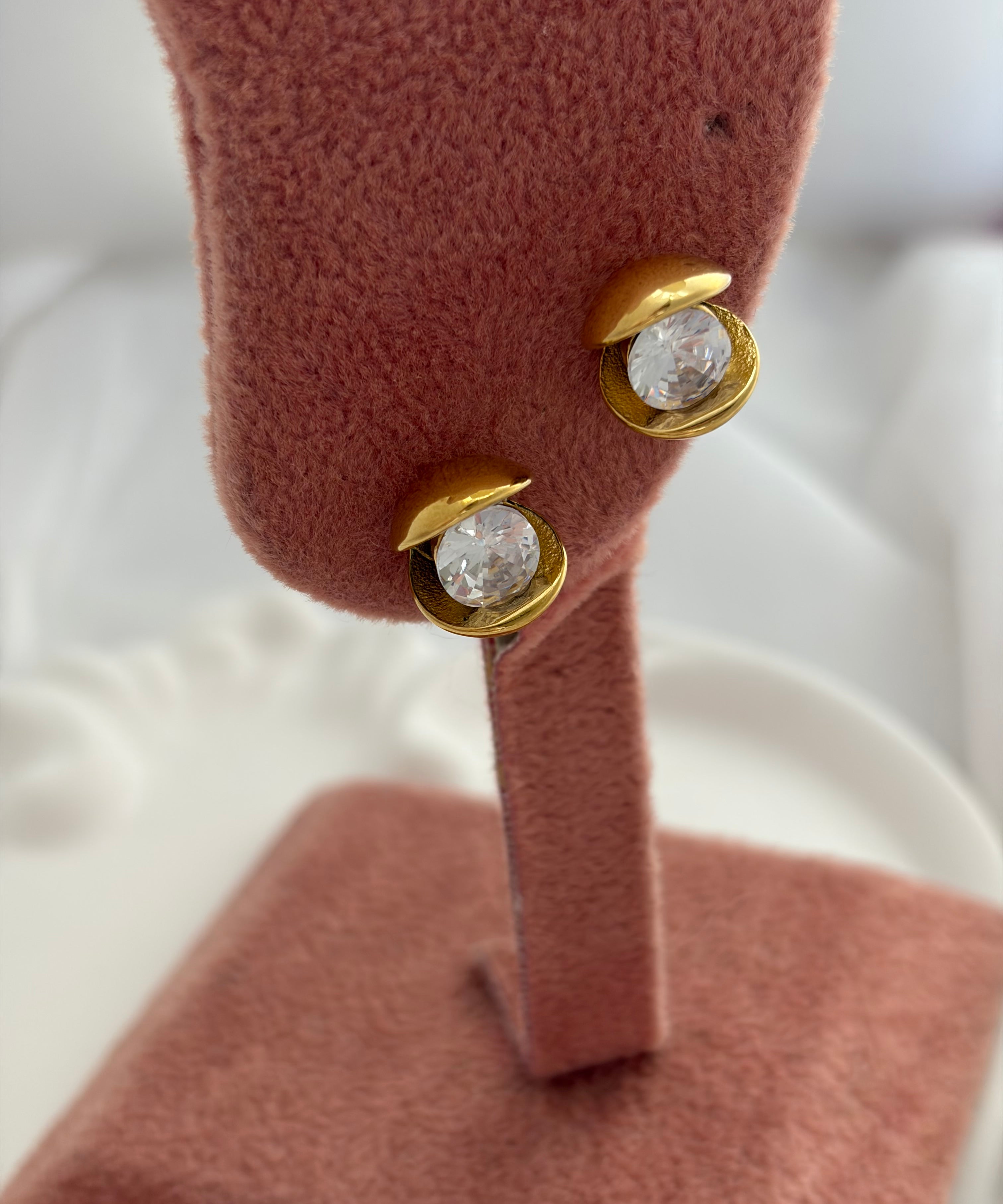Screw earring
