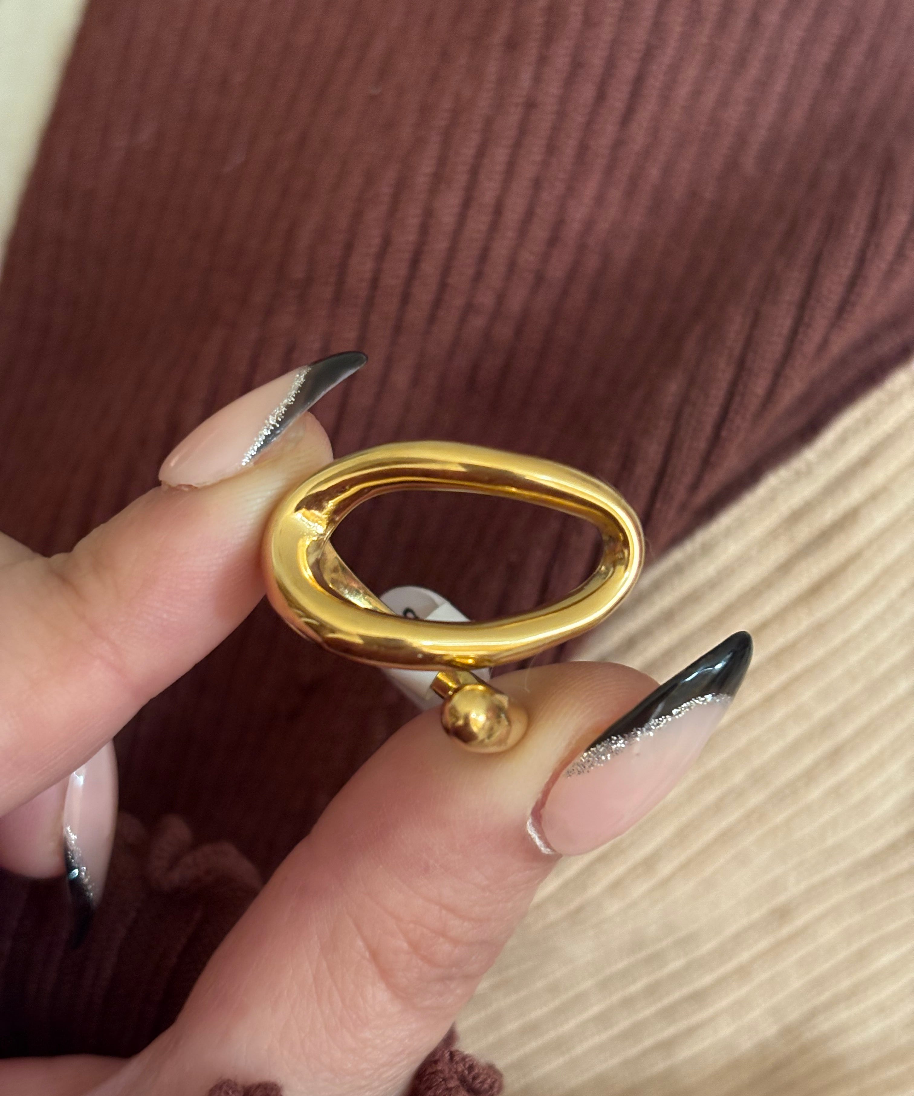 Bizz ring