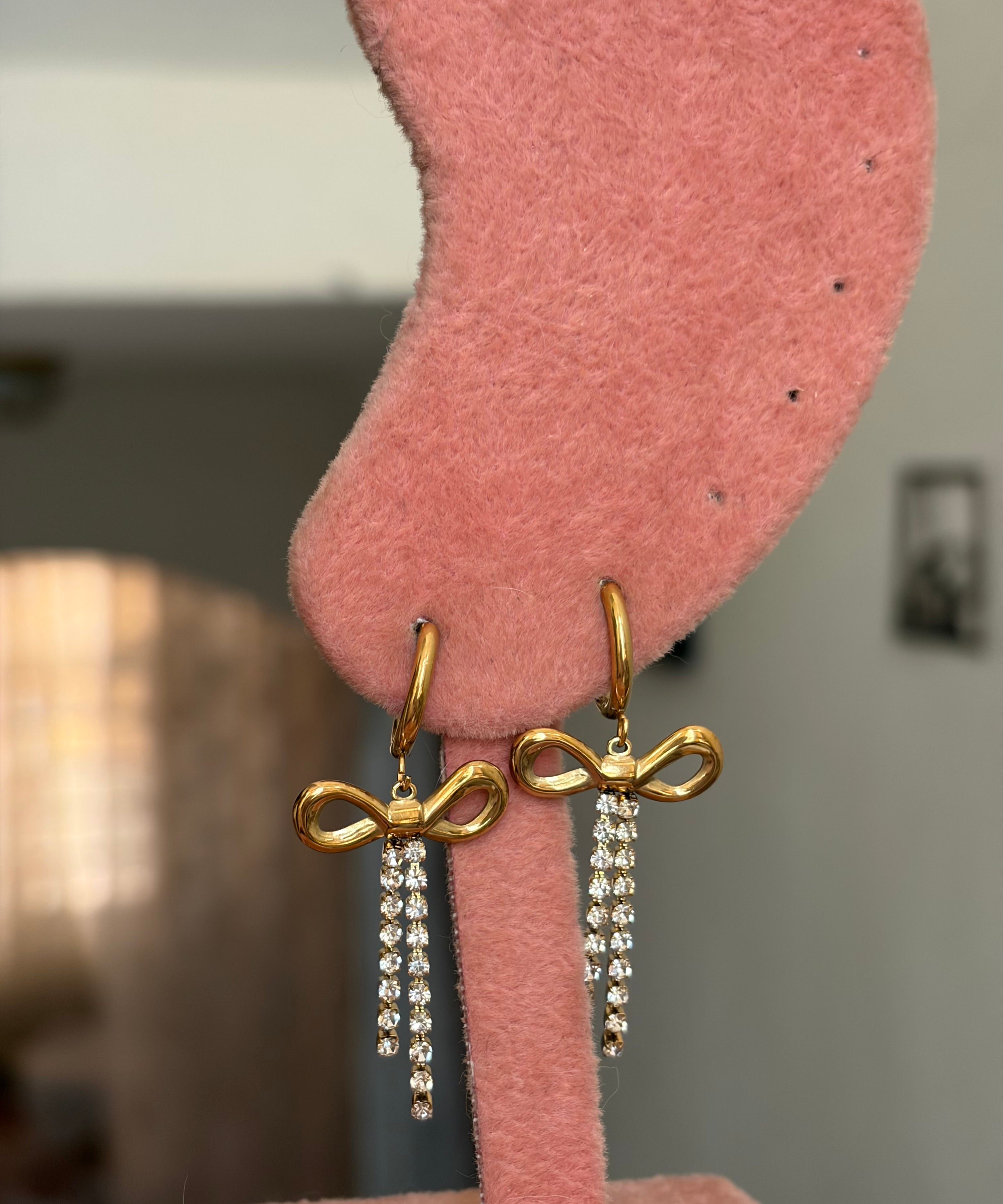 Bow earring