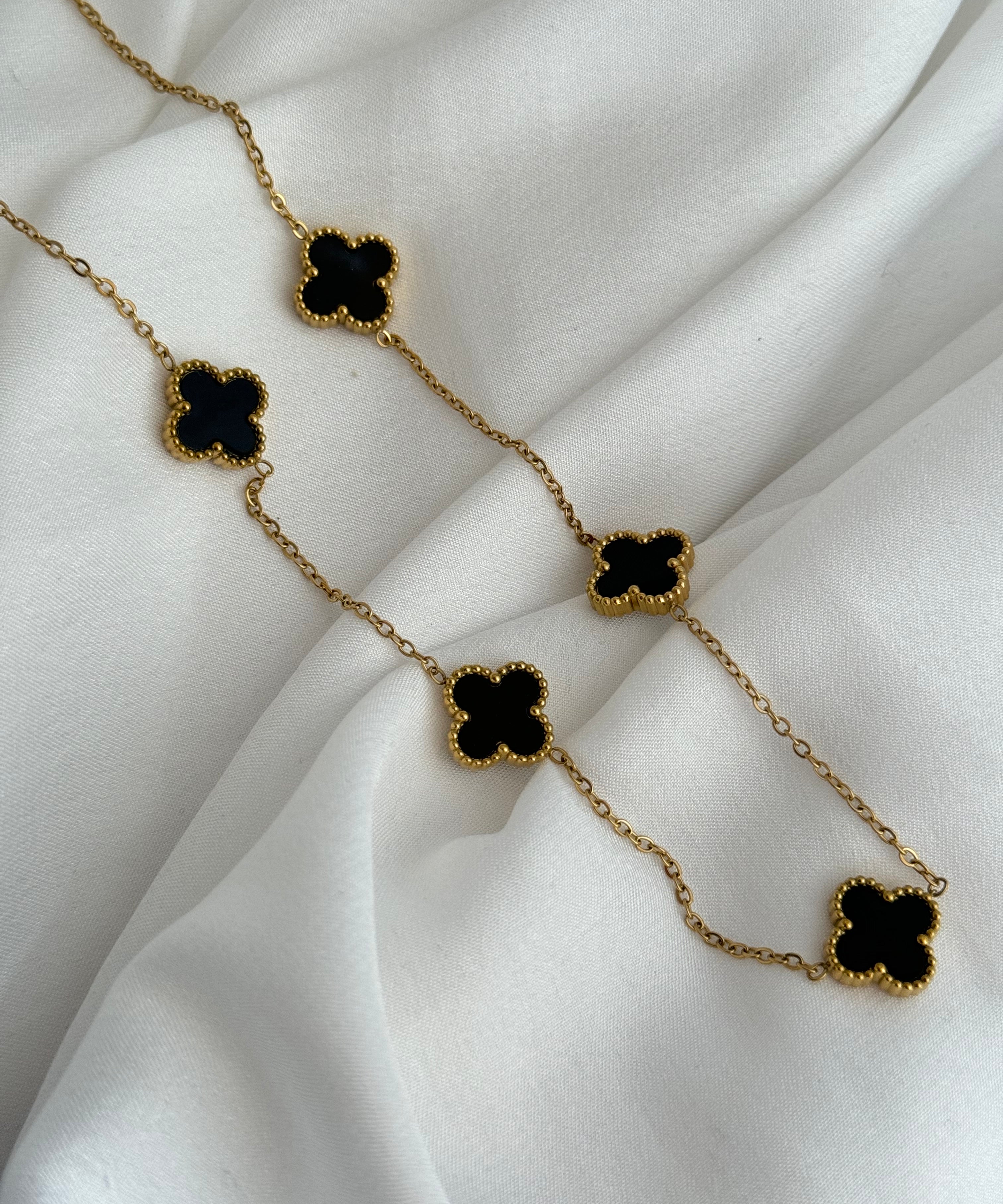 Clovo necklace
