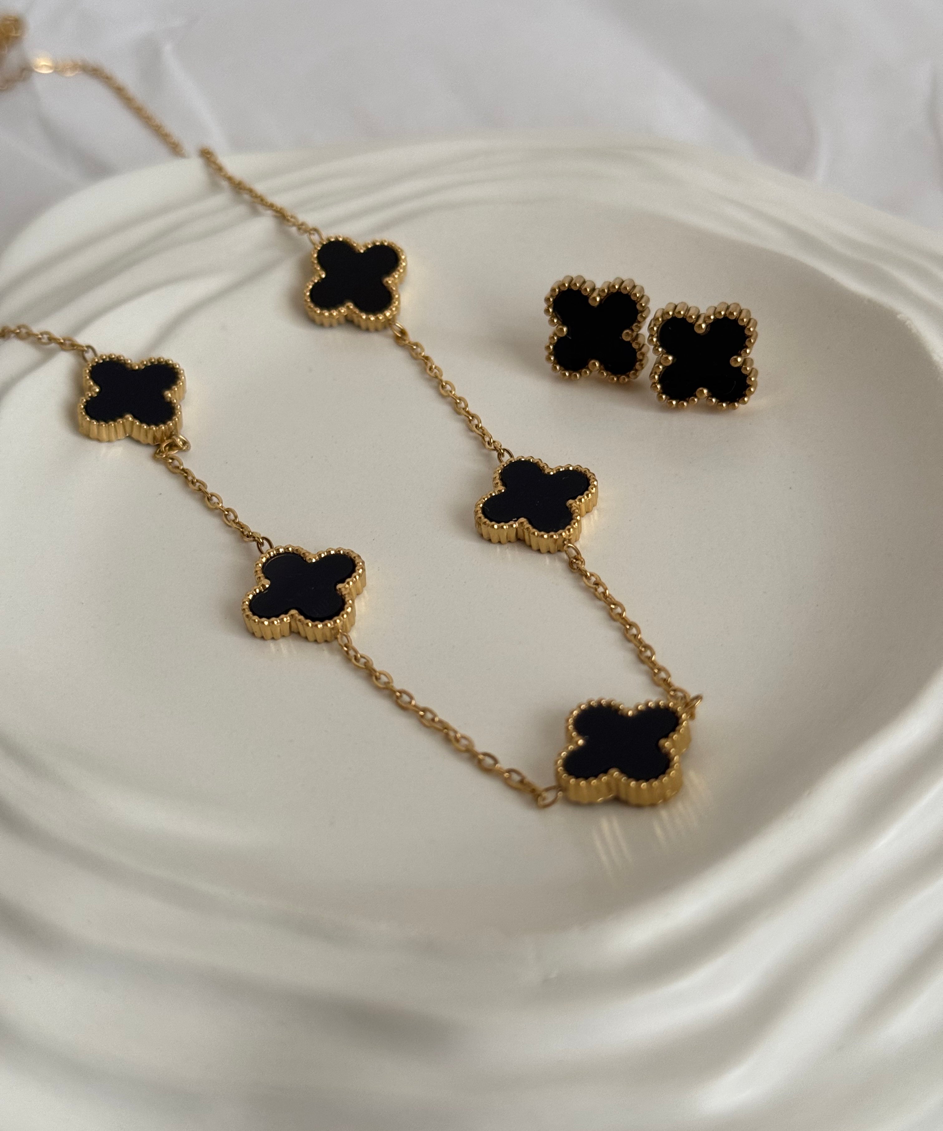 Premium clover set
