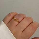 Double knot ring