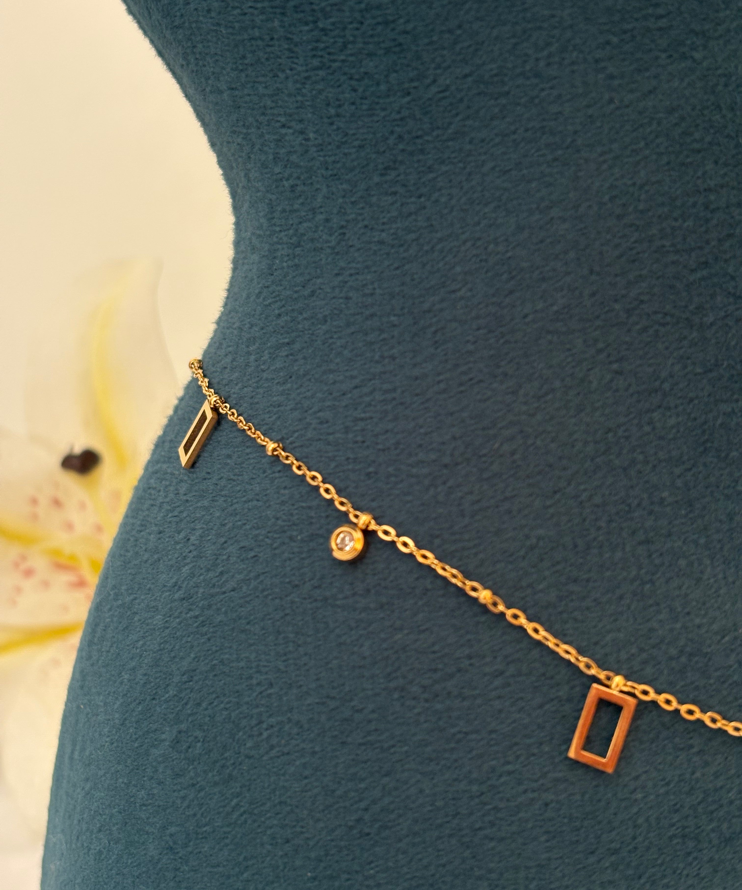 Square waistchain