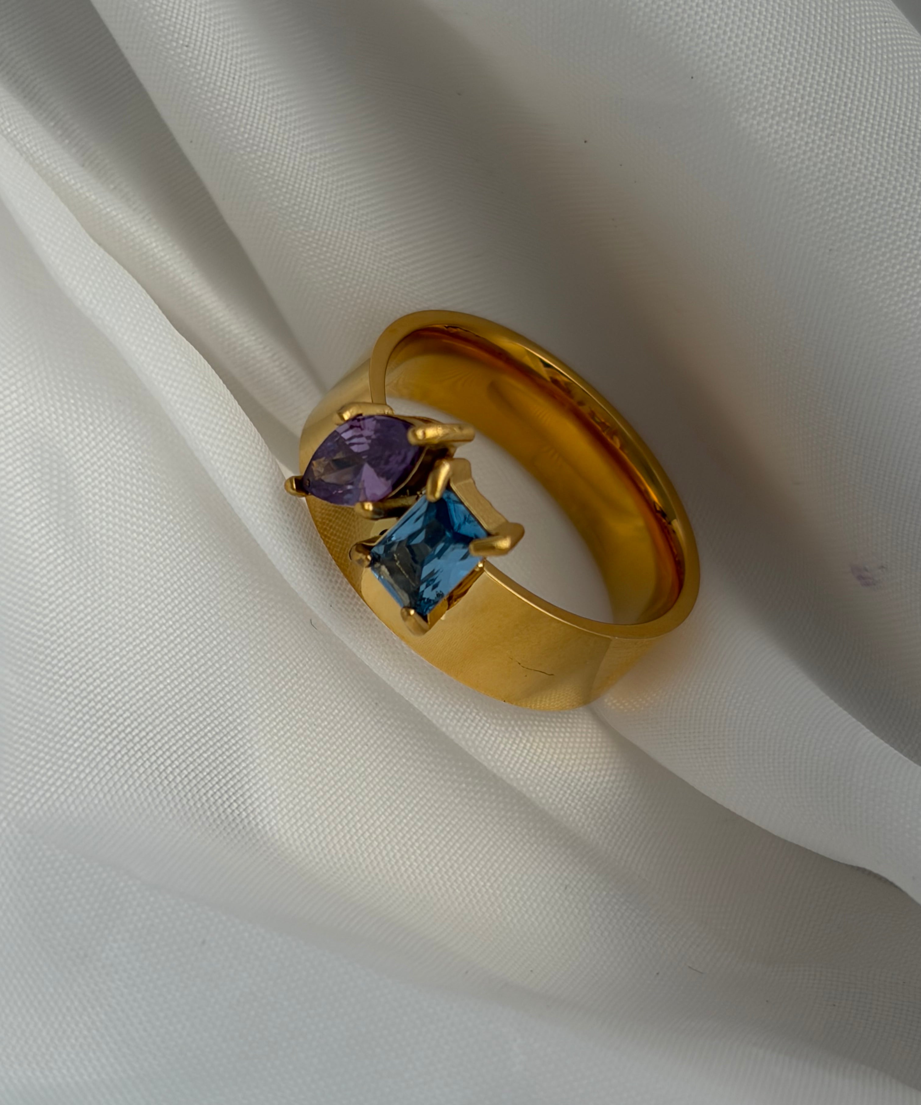 Lara ring